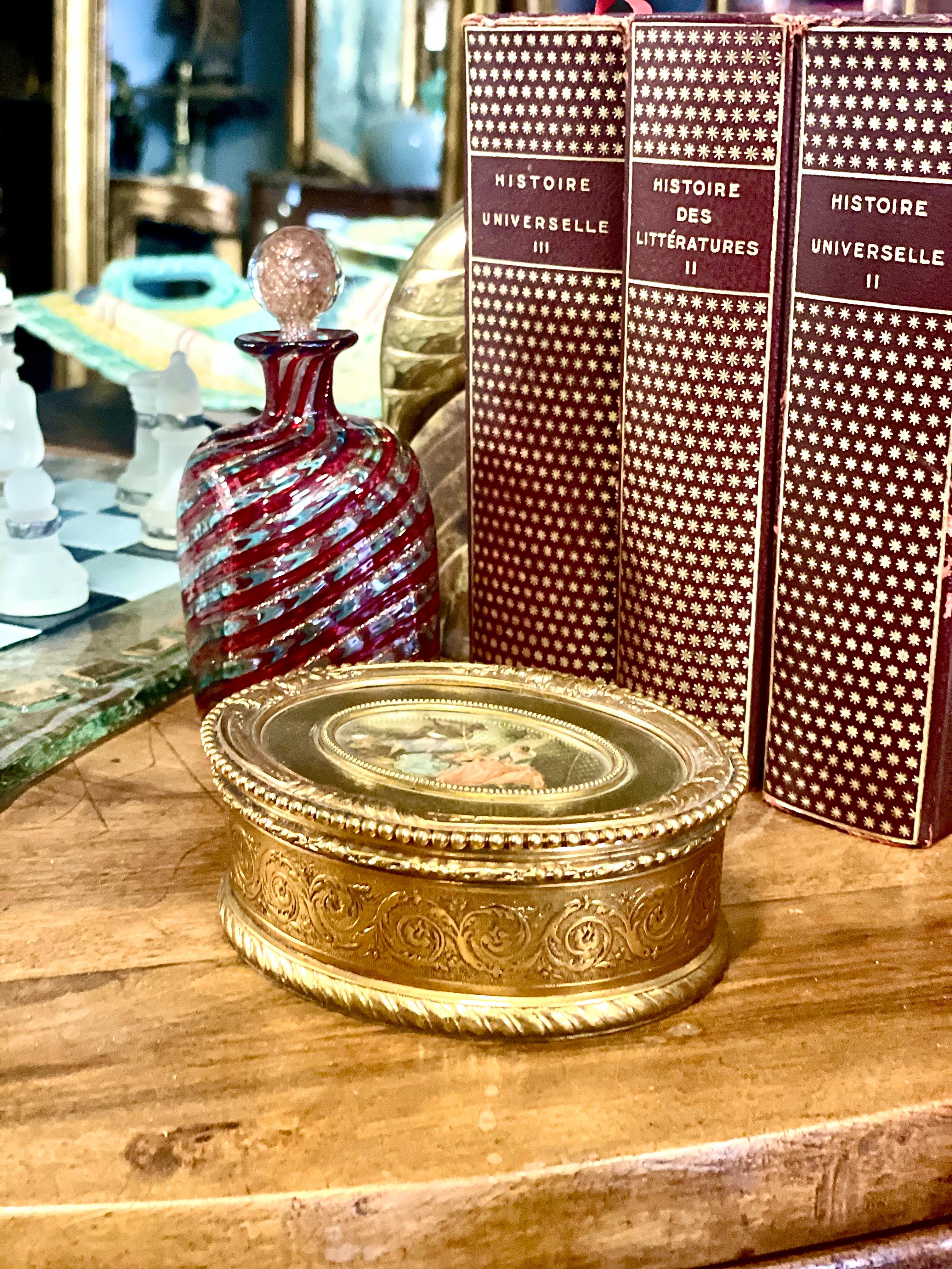 Boîte à bijoux de style Louis XVI en bronze doré en vente 1