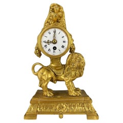 Reloj de chimenea de bronce dorado estilo Luis XVI