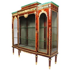 Schrank/Vitrine aus Rosenholz im Louis-XVI.-Stil, vergoldete Bronze und Metallbeschlägen, P.E. Guerin