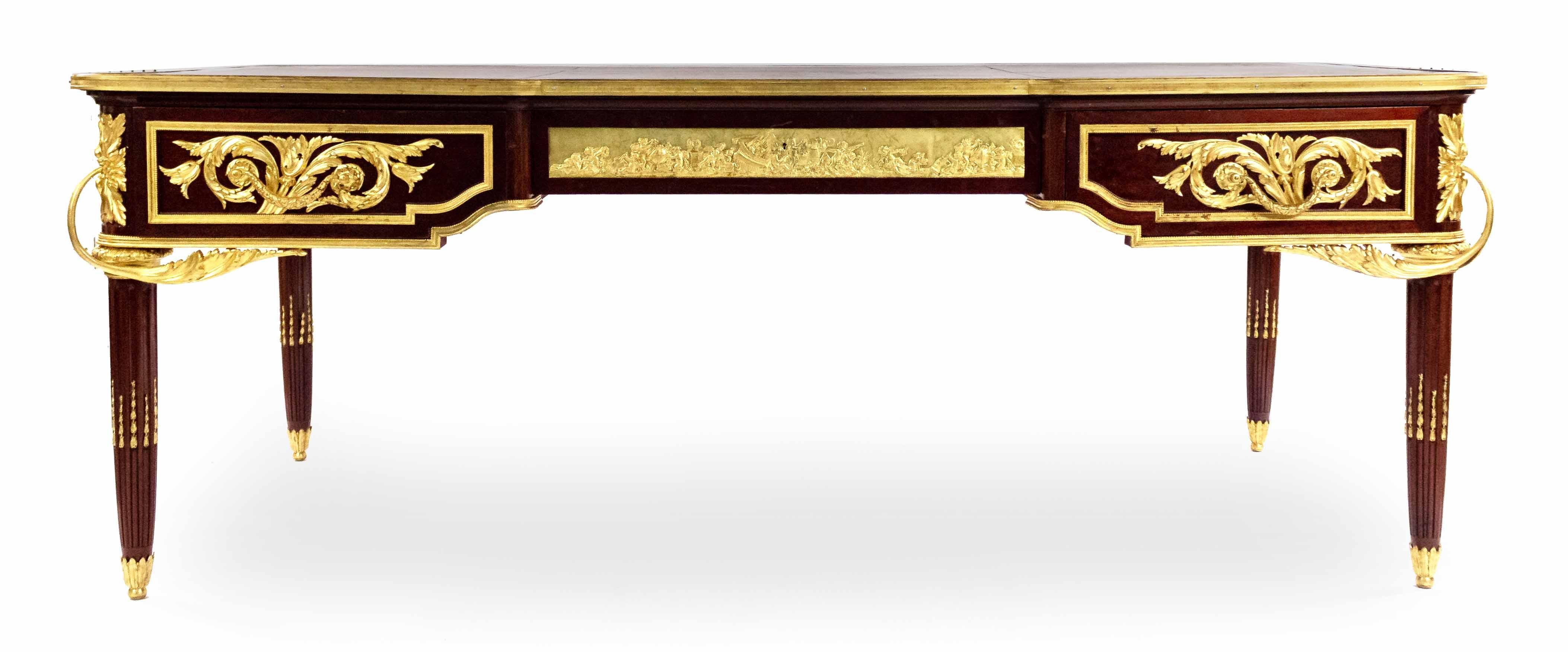 Français Bureau plat de style Louis XVI monté sur bronze doré en vente