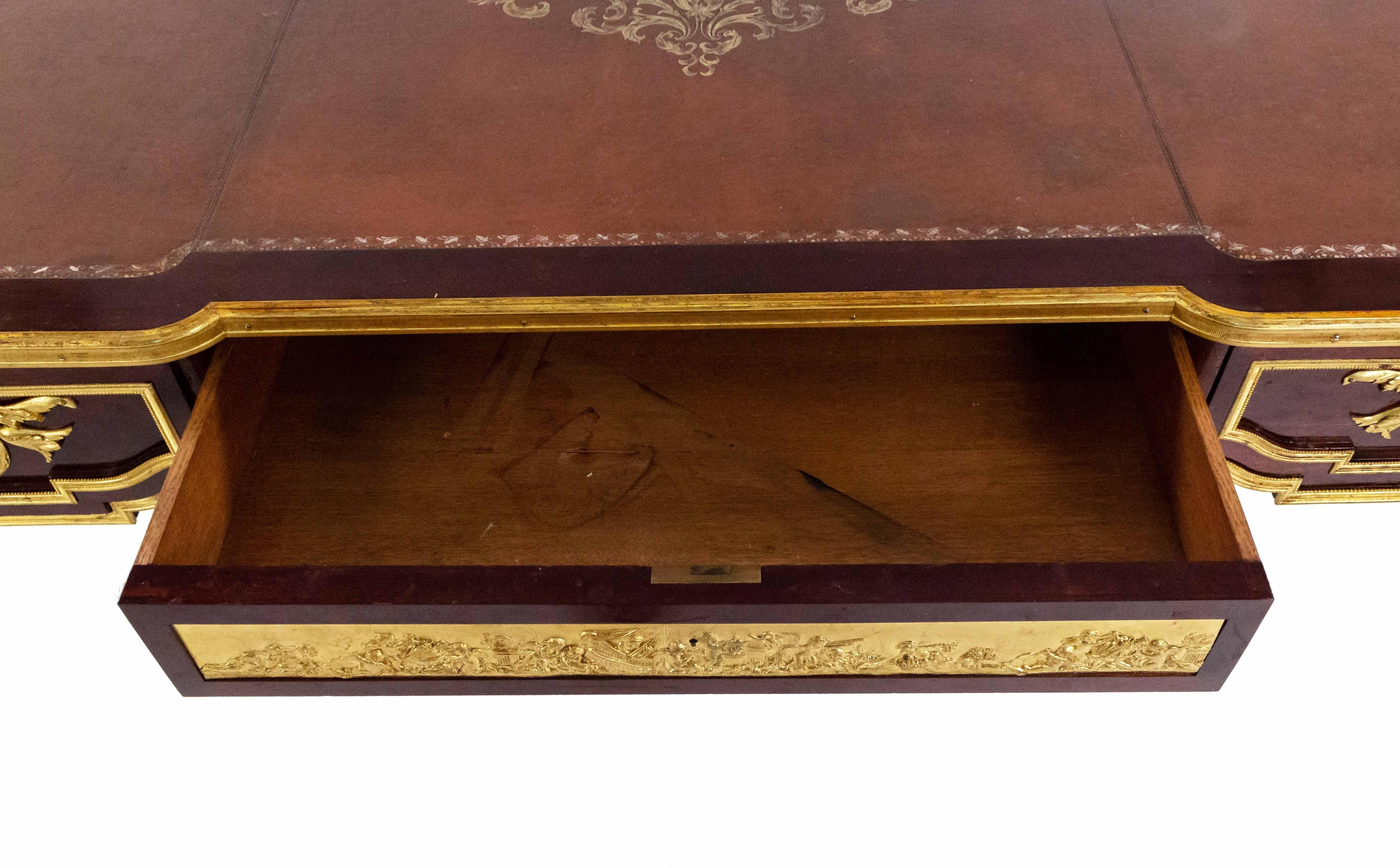 XIXe siècle Bureau plat de style Louis XVI monté sur bronze doré en vente