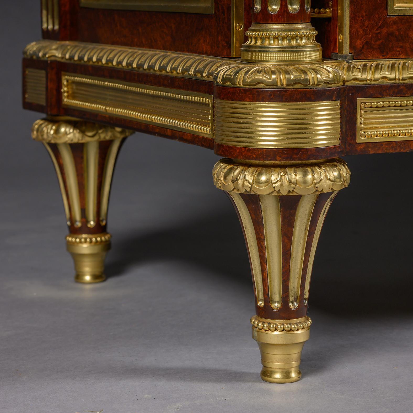 Armario Montado en Bronce Dorado Estilo Luis XVI, De Escalier de Cristal, París en venta 1