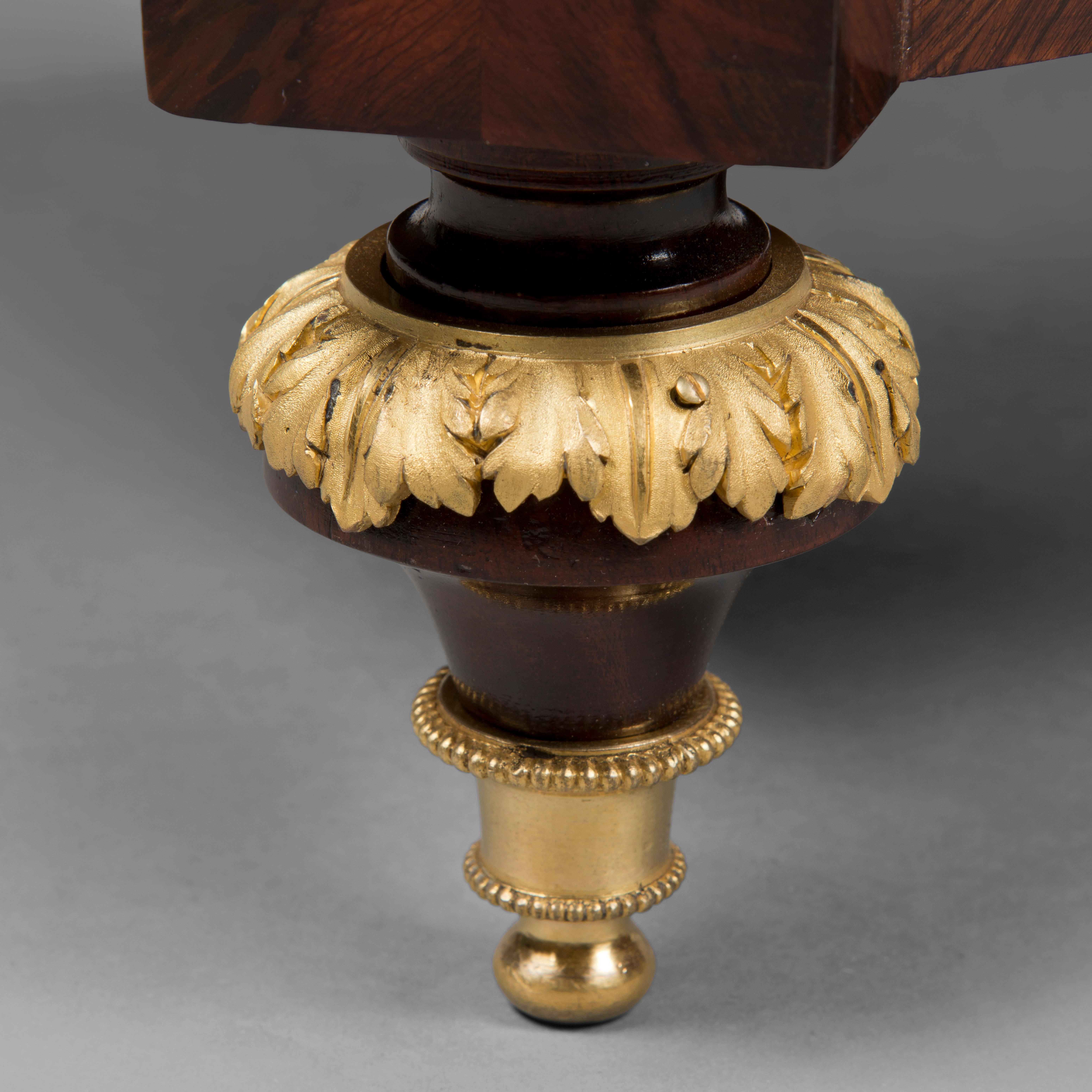 Legno Armadietto montato in stile Luigi XVI con pannello dipinto, francese in vendita