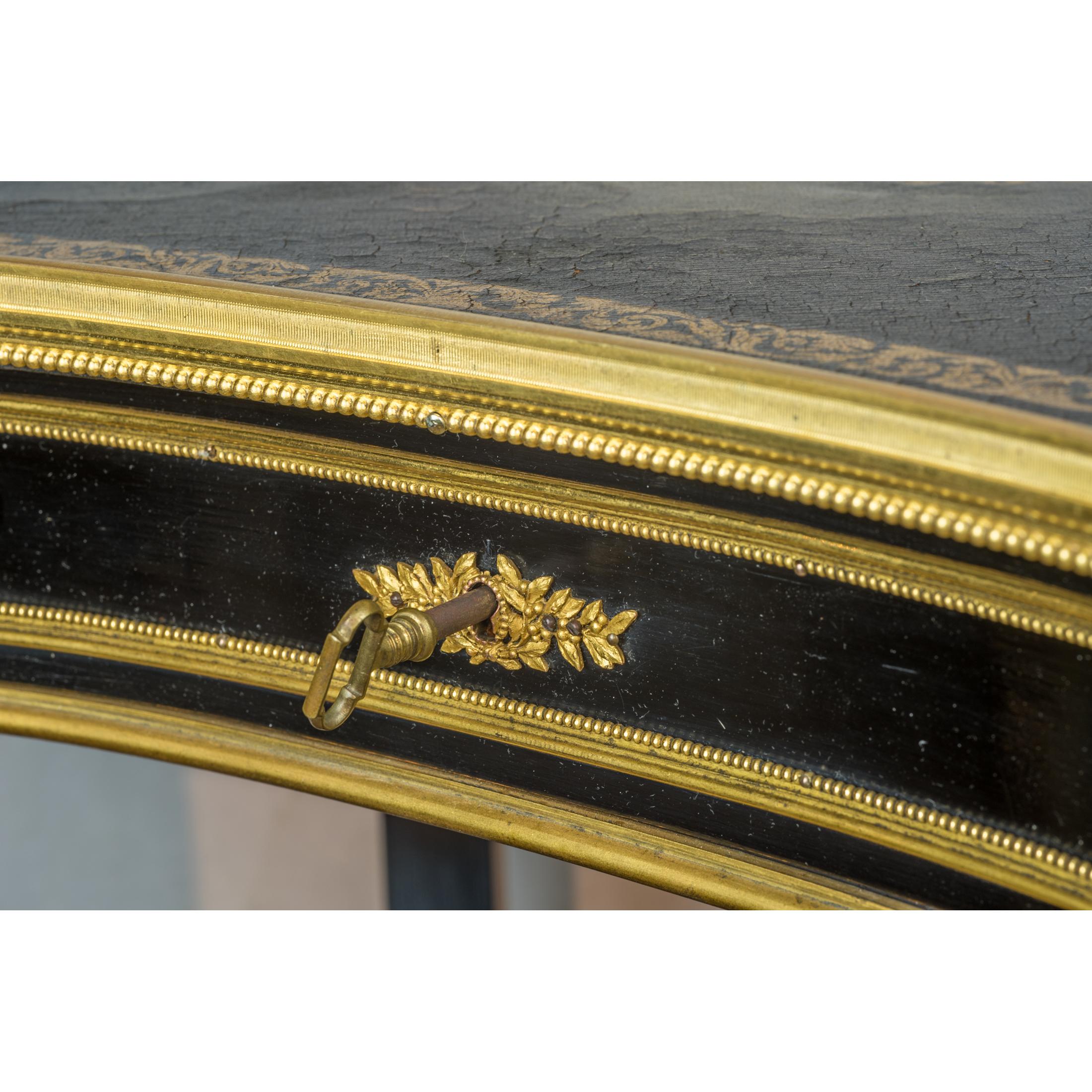 Schreibtisch im Louis-XVI-Stil aus vergoldeter Bronze mit ebonisierter Fassung im Zustand „Gut“ im Angebot in New York, NY
