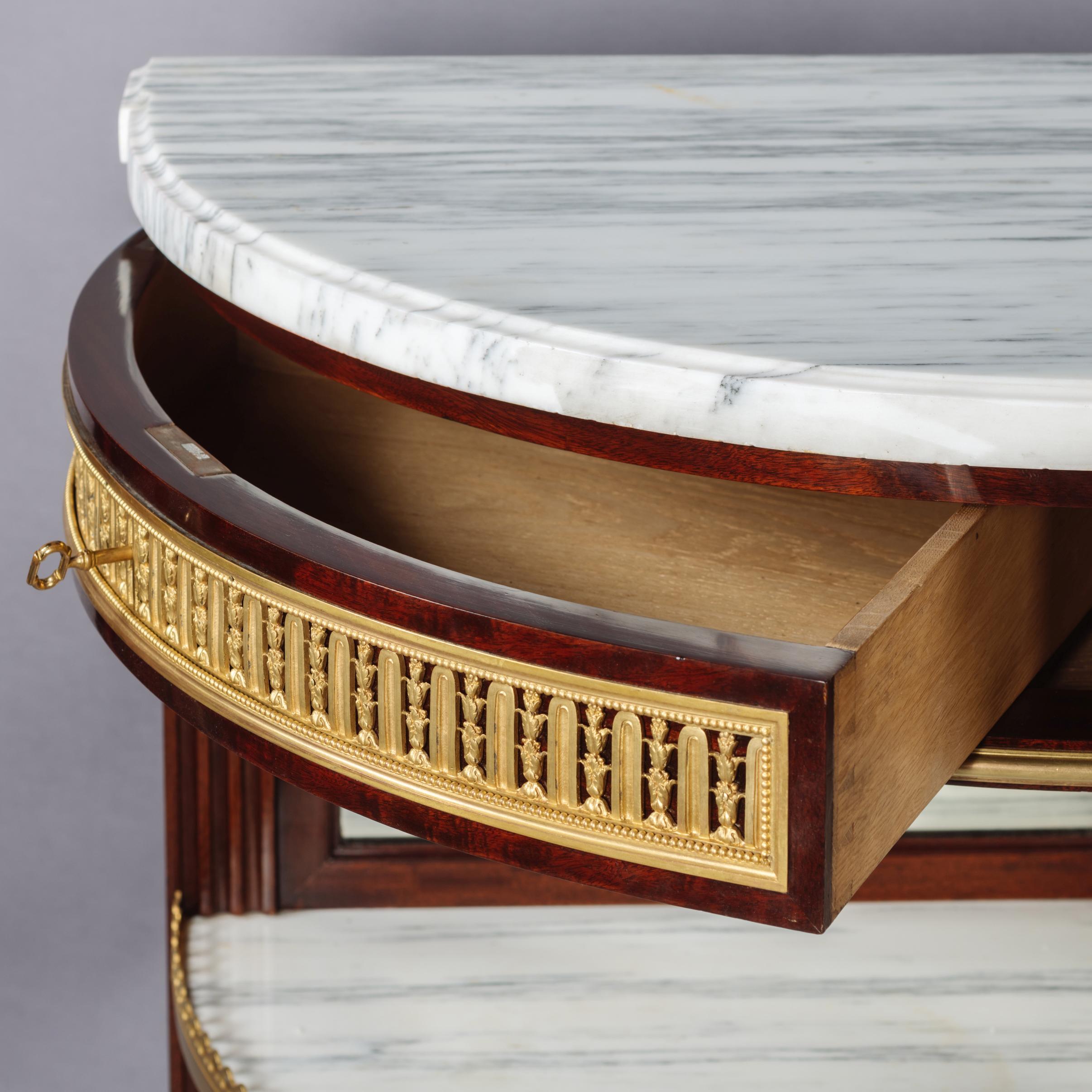 Francese Console Desserte in mogano con montatura in bronzo dorato in stile Luigi XVI in vendita