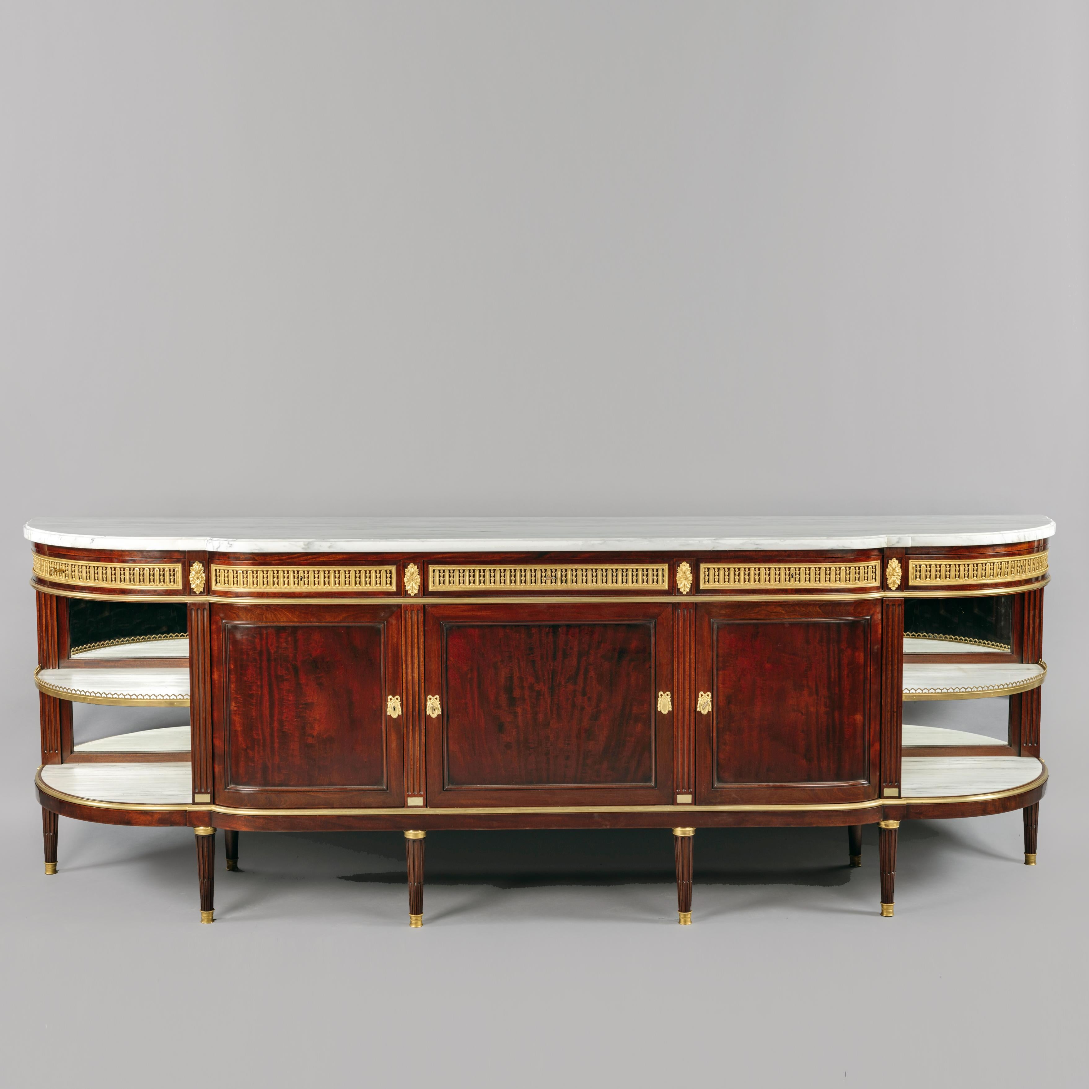 Console Desserte in mogano con montatura in bronzo dorato in stile Luigi XVI in vendita 1