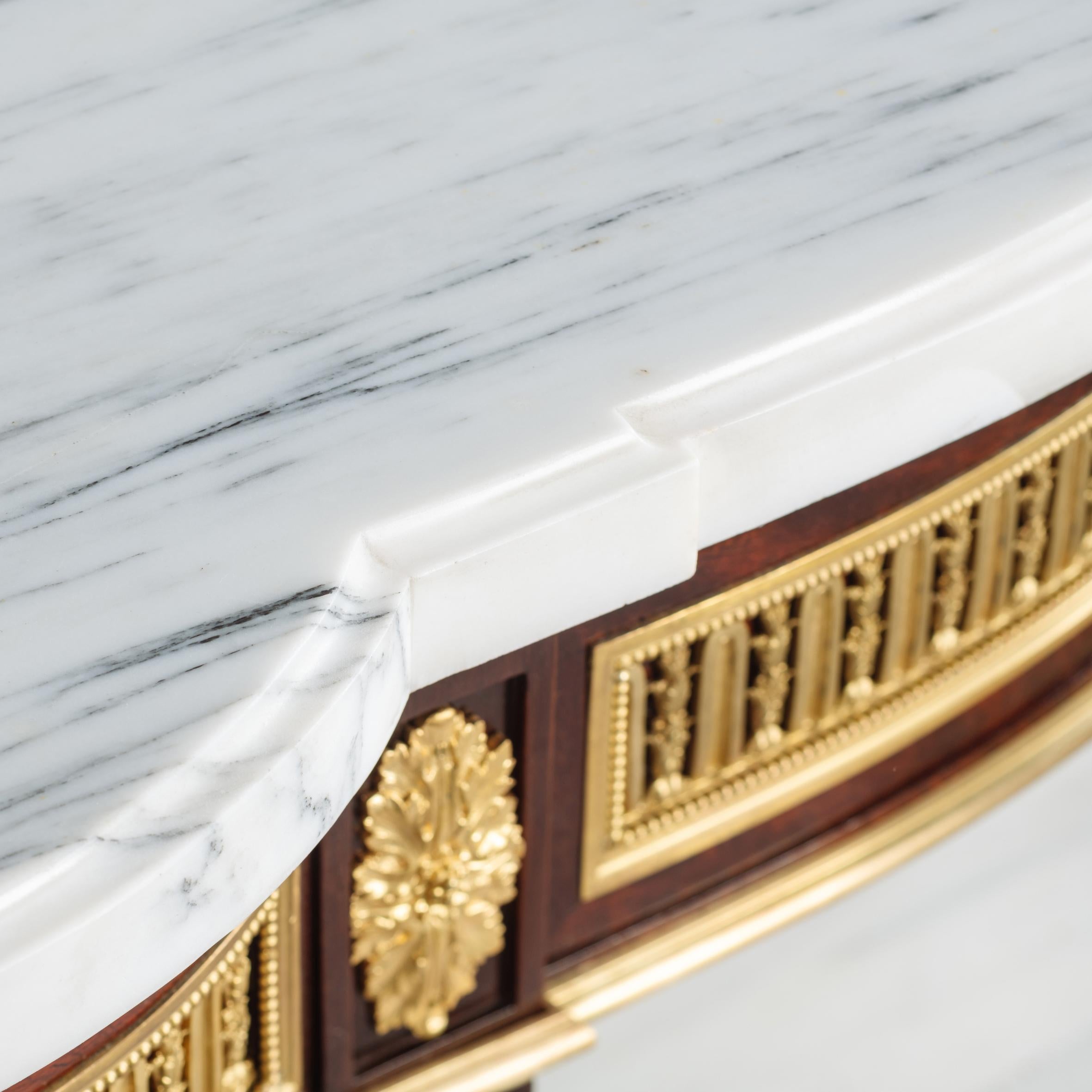 Console Desserte in mogano con montatura in bronzo dorato in stile Luigi XVI in vendita 2