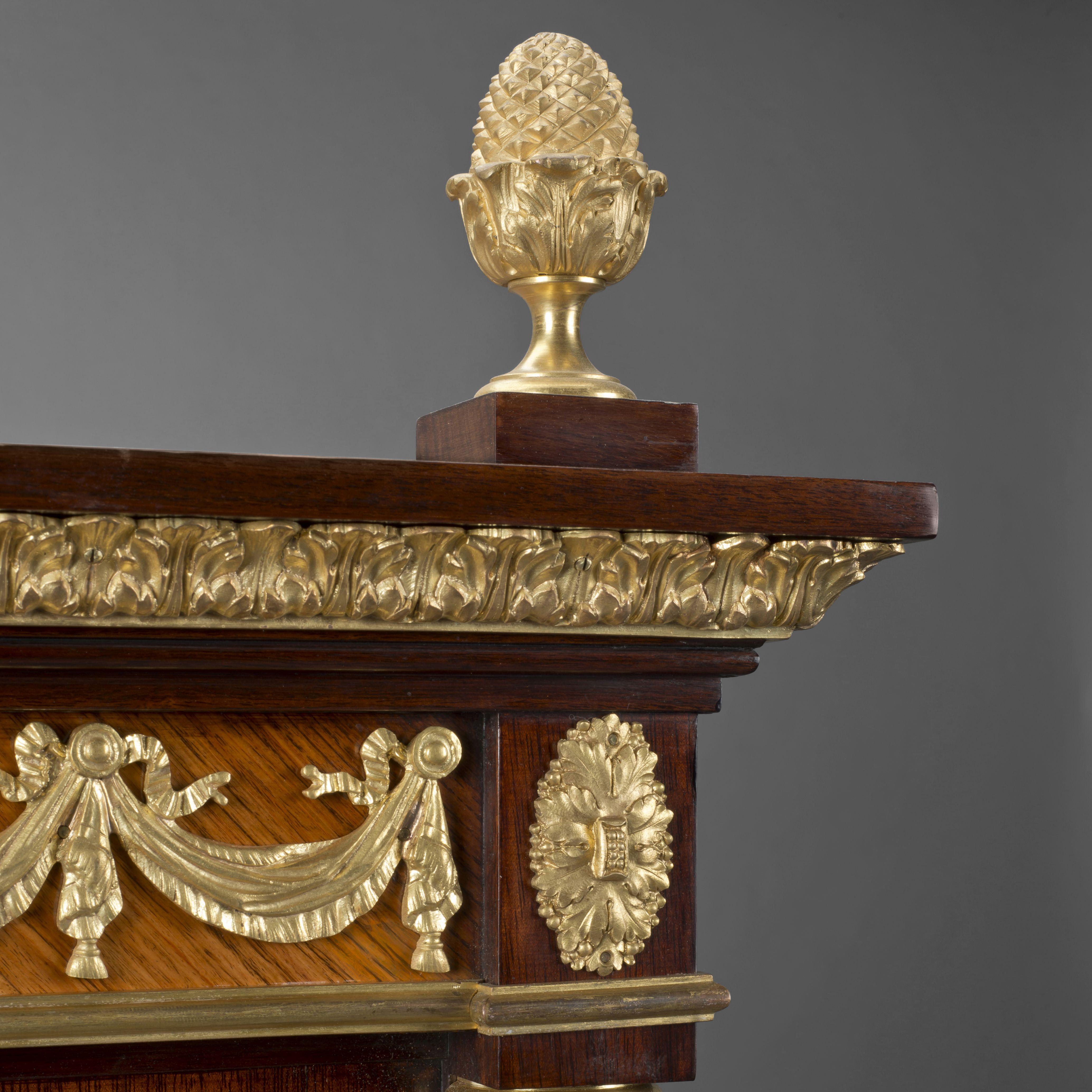 Louis XVI Stil Vergoldete Bronzeschränke aus Mahagoni im Angebot 1