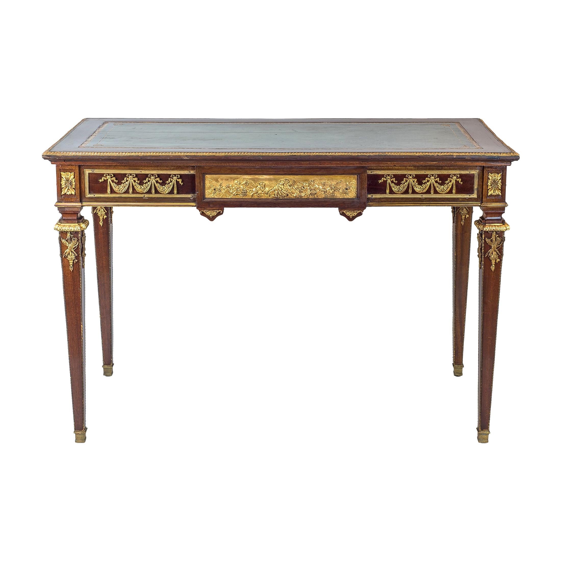 Vergoldeter Mahagoni-Schreibtisch im Louis XVI-Stil mit Bronzebeschlägen im Angebot