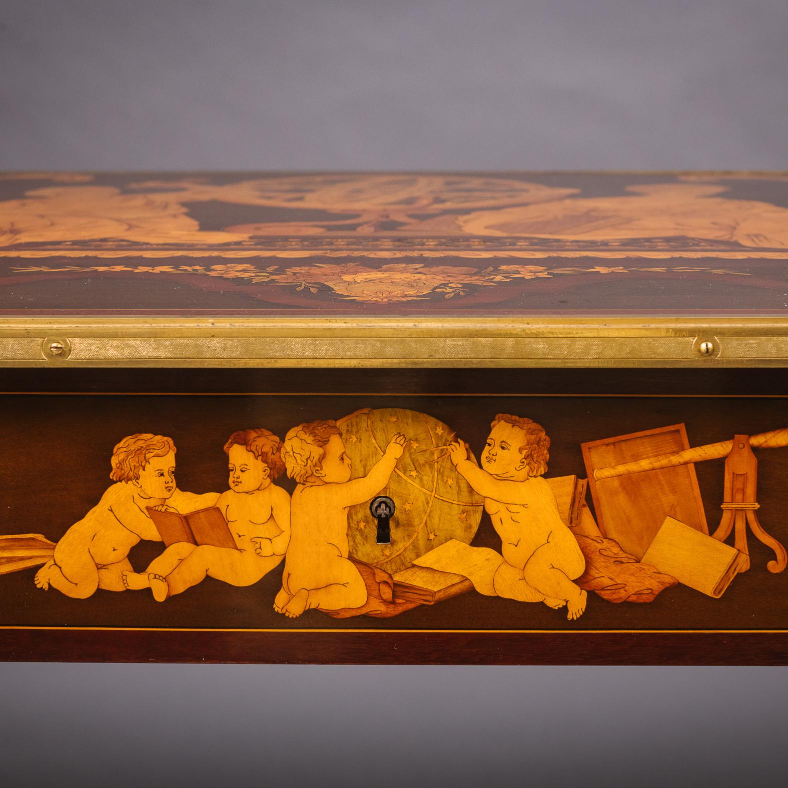 Français Table centrale de style Louis XVI en marqueterie montée sur bronze doré par Beurdeley en vente