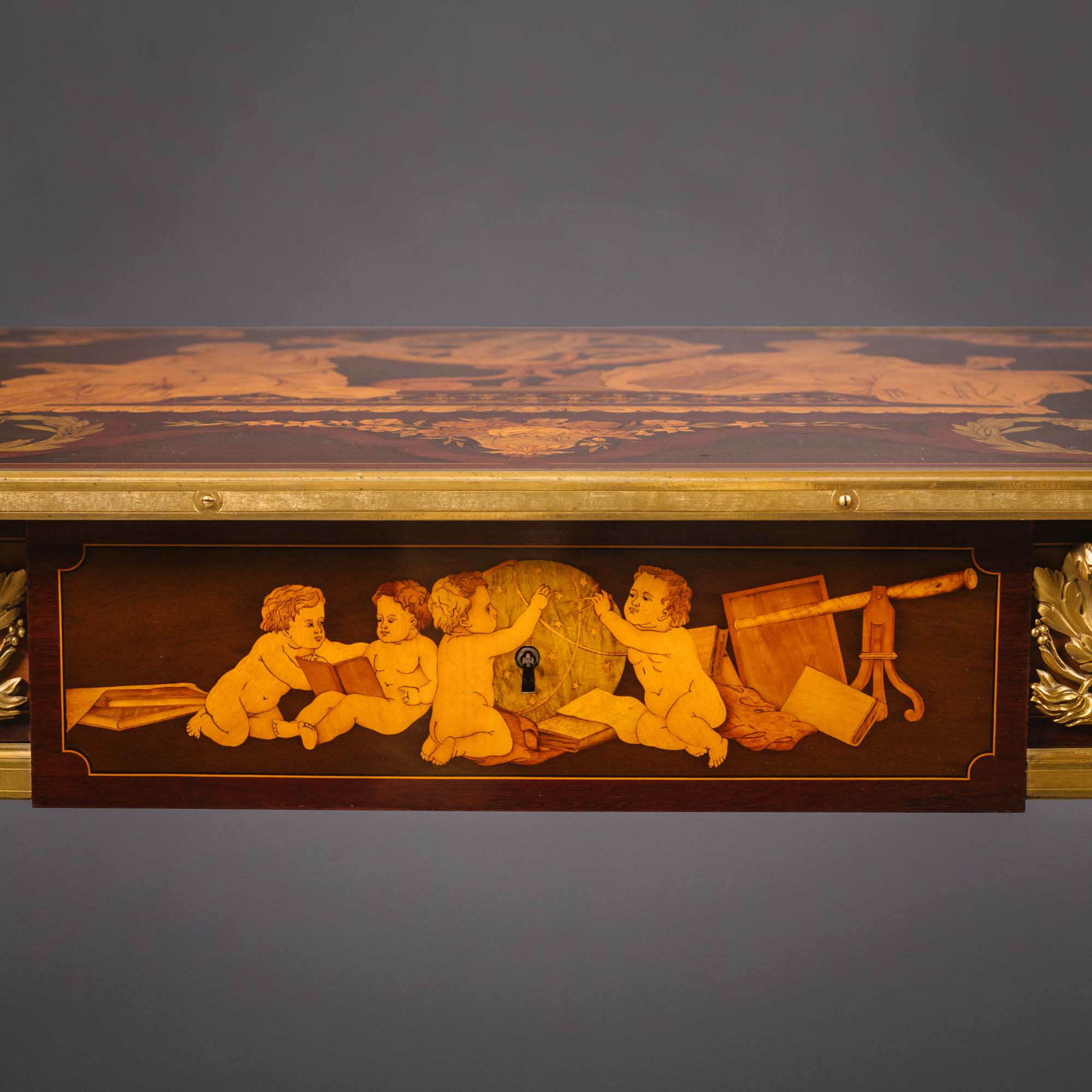 Doré Table centrale de style Louis XVI en marqueterie montée sur bronze doré par Beurdeley en vente