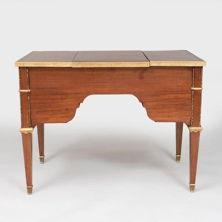Französisches Design, Louis XVI, Kleiner Schreibtisch, Eitelkeit, Braunes Parkett, Intarsien, 1900s 1
