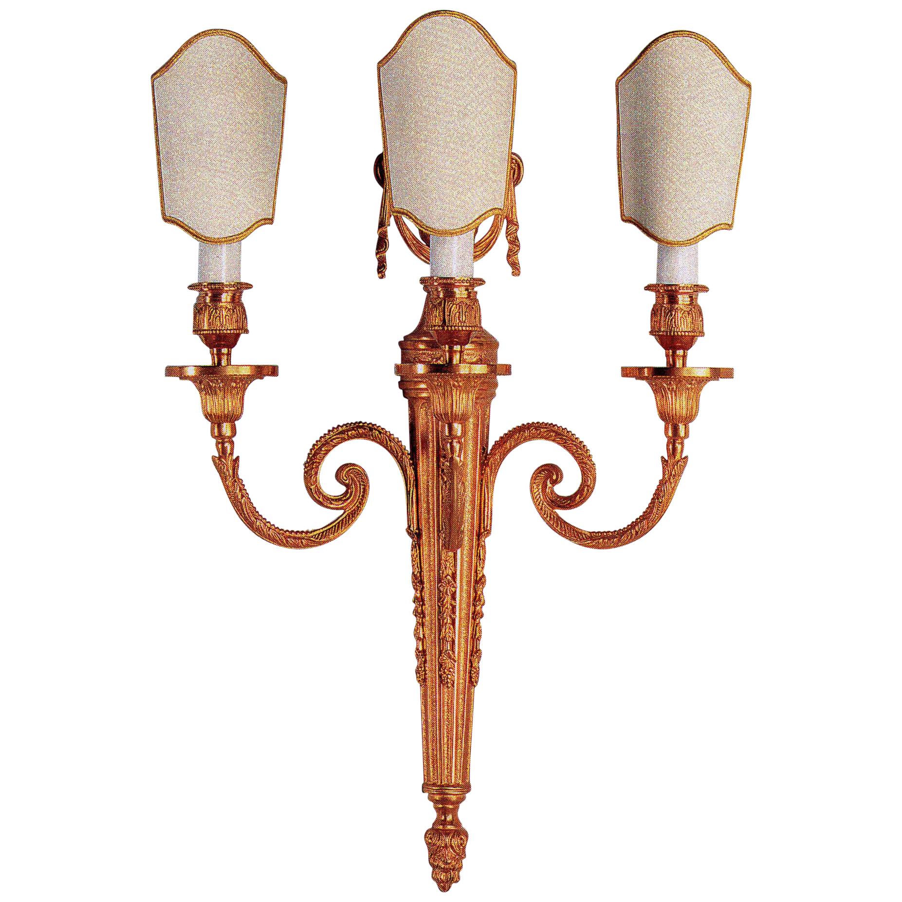 Applique à trois lumières de style Louis XVI en bronze doré de Gherardo Degli Albizzi en vente
