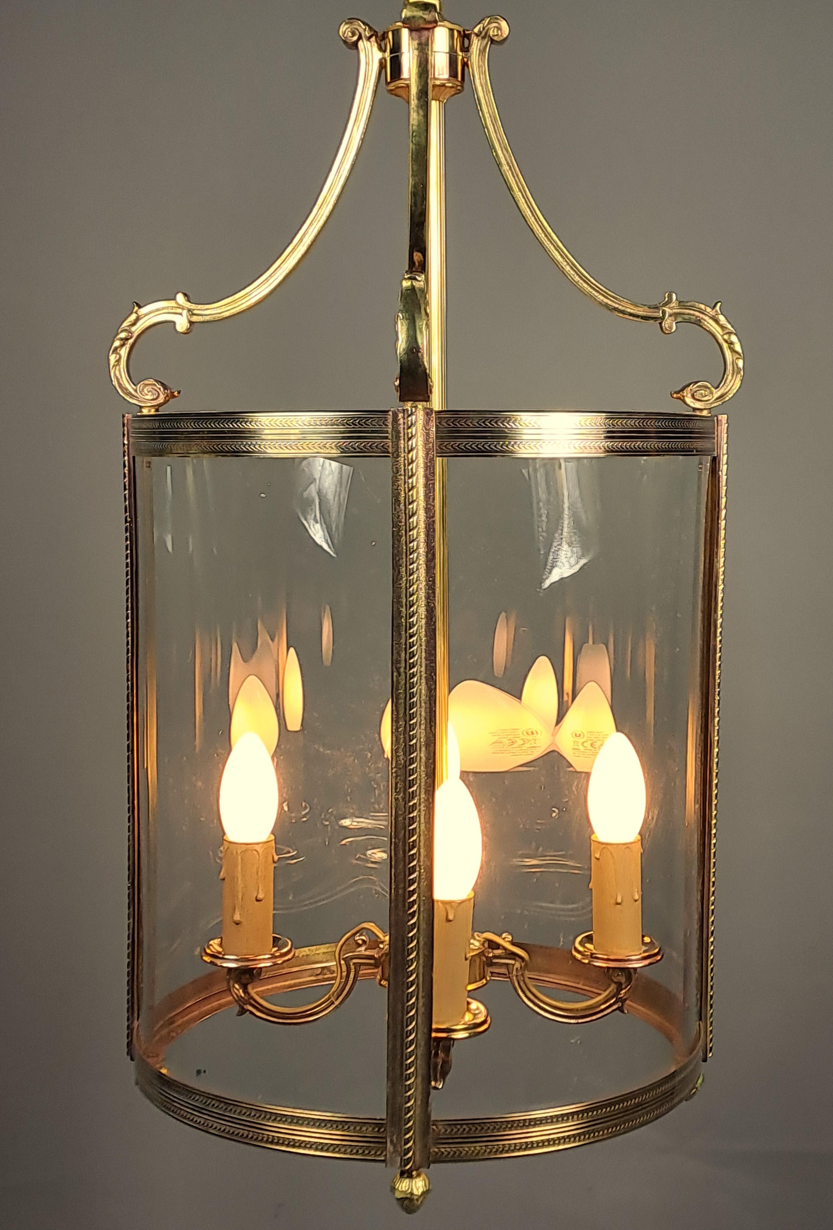 Vestibül-Laterne im Louis XVI-Stil aus vergoldeter Bronze (Französisch) im Angebot
