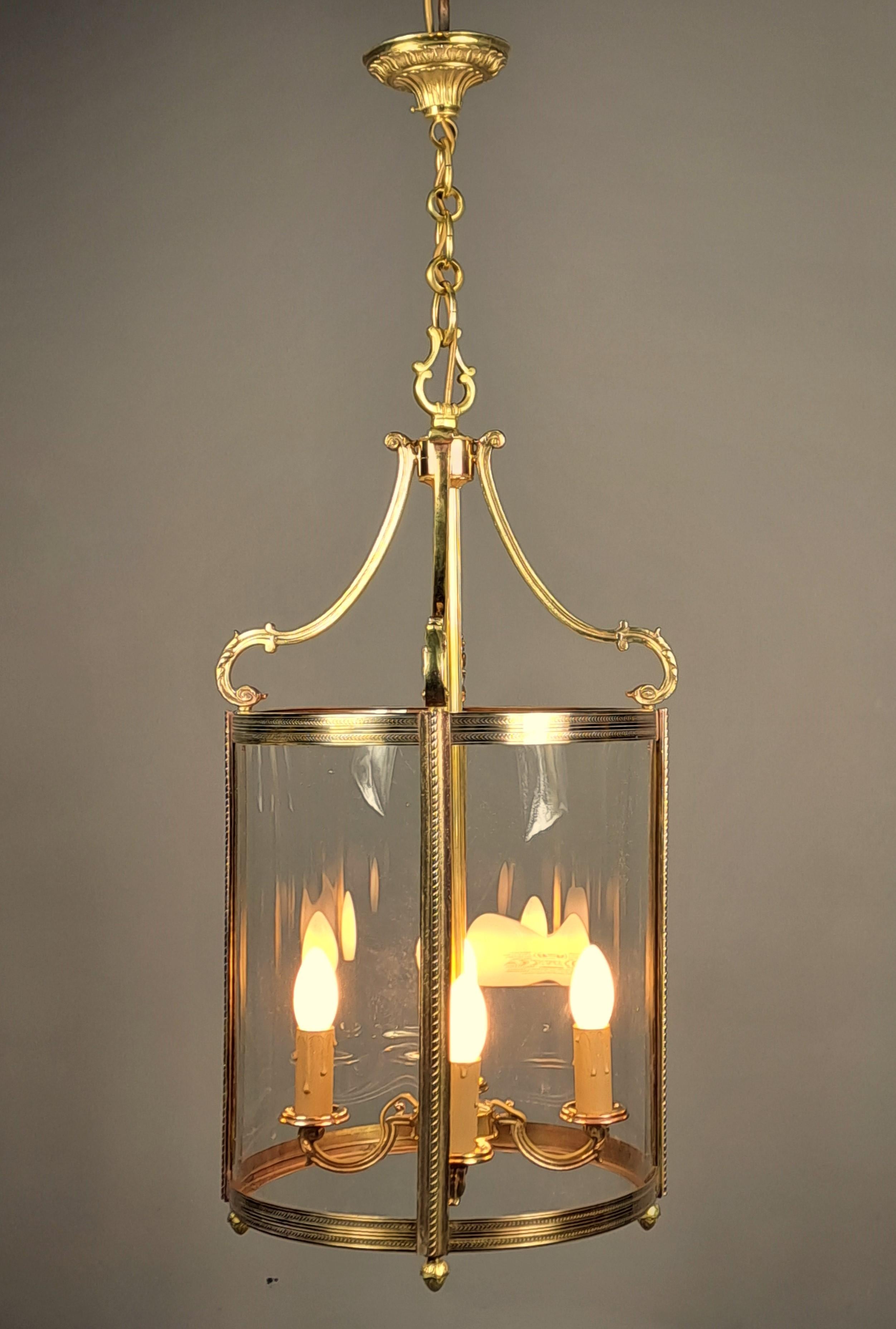 Vestibül-Laterne im Louis XVI-Stil aus vergoldeter Bronze (Glas) im Angebot