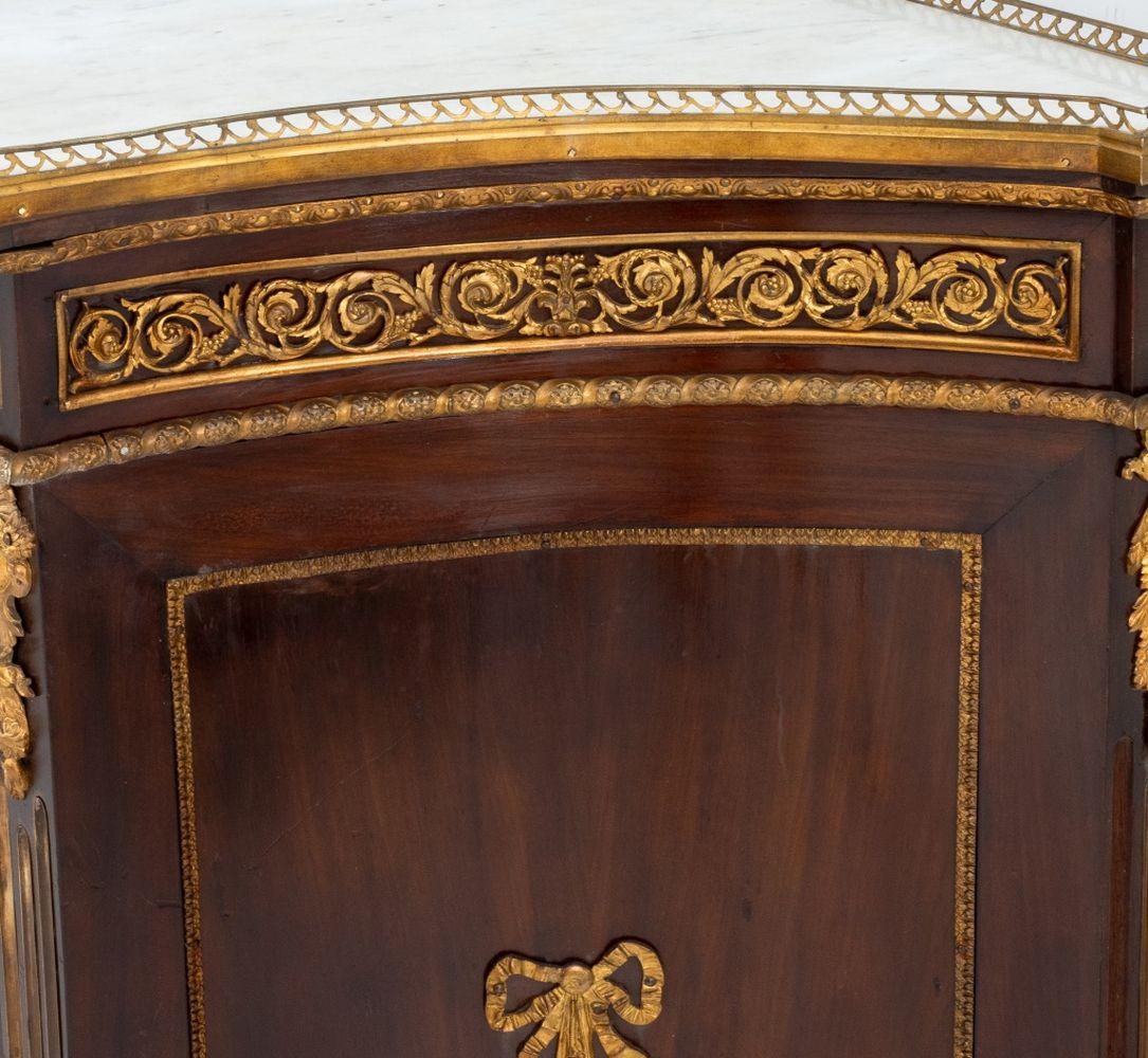 Meuble d'Appui in stile Luigi XVI in metallo dorato e mogano in vendita 2