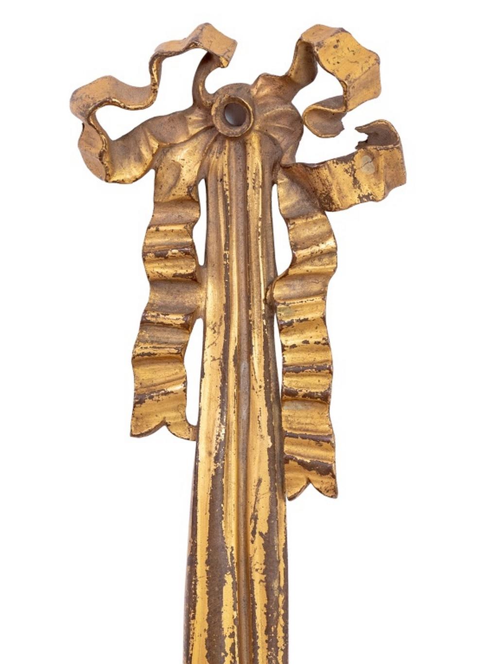 Dorato Applique a due luci in metallo dorato in stile Luigi XVI, 2 in vendita