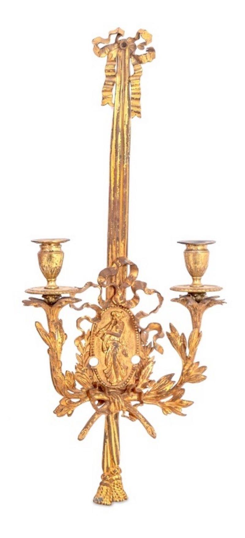 XX secolo Applique a due luci in metallo dorato in stile Luigi XVI, 2 in vendita