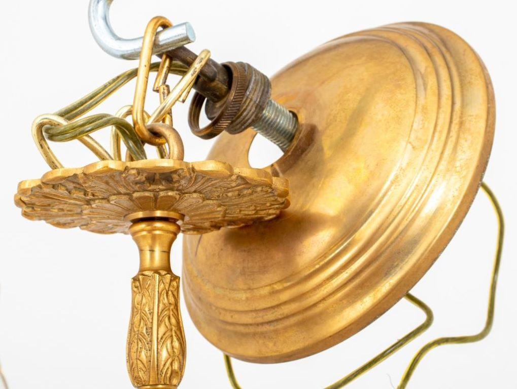 Louis XVI Stil Vergoldete & Patinierte Bronze Kronleuchter im Angebot 2
