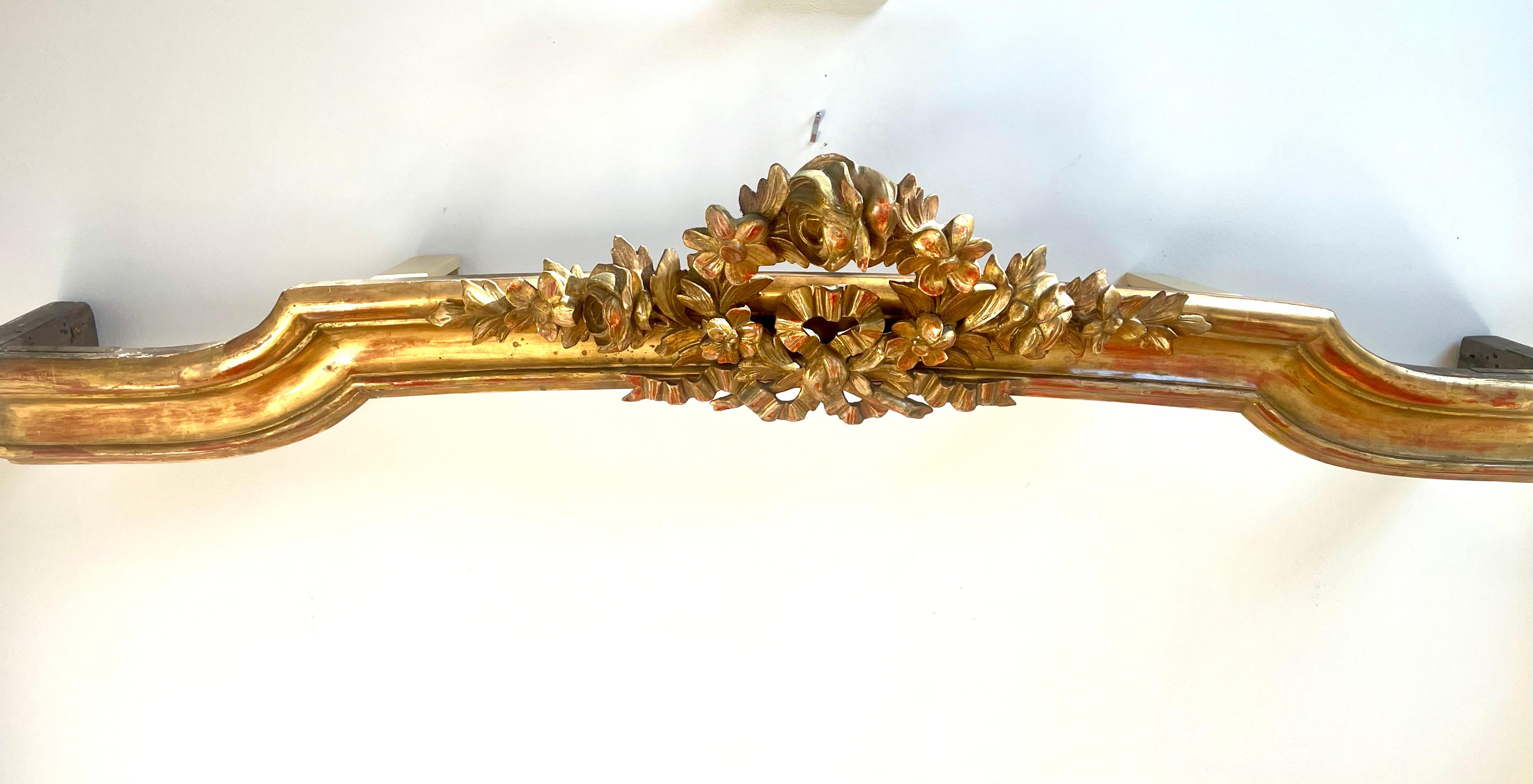 Architektonisches Element aus Giltwood im Louis XVI-Stil, montiert als Kranz oder Baldachin im Angebot 6