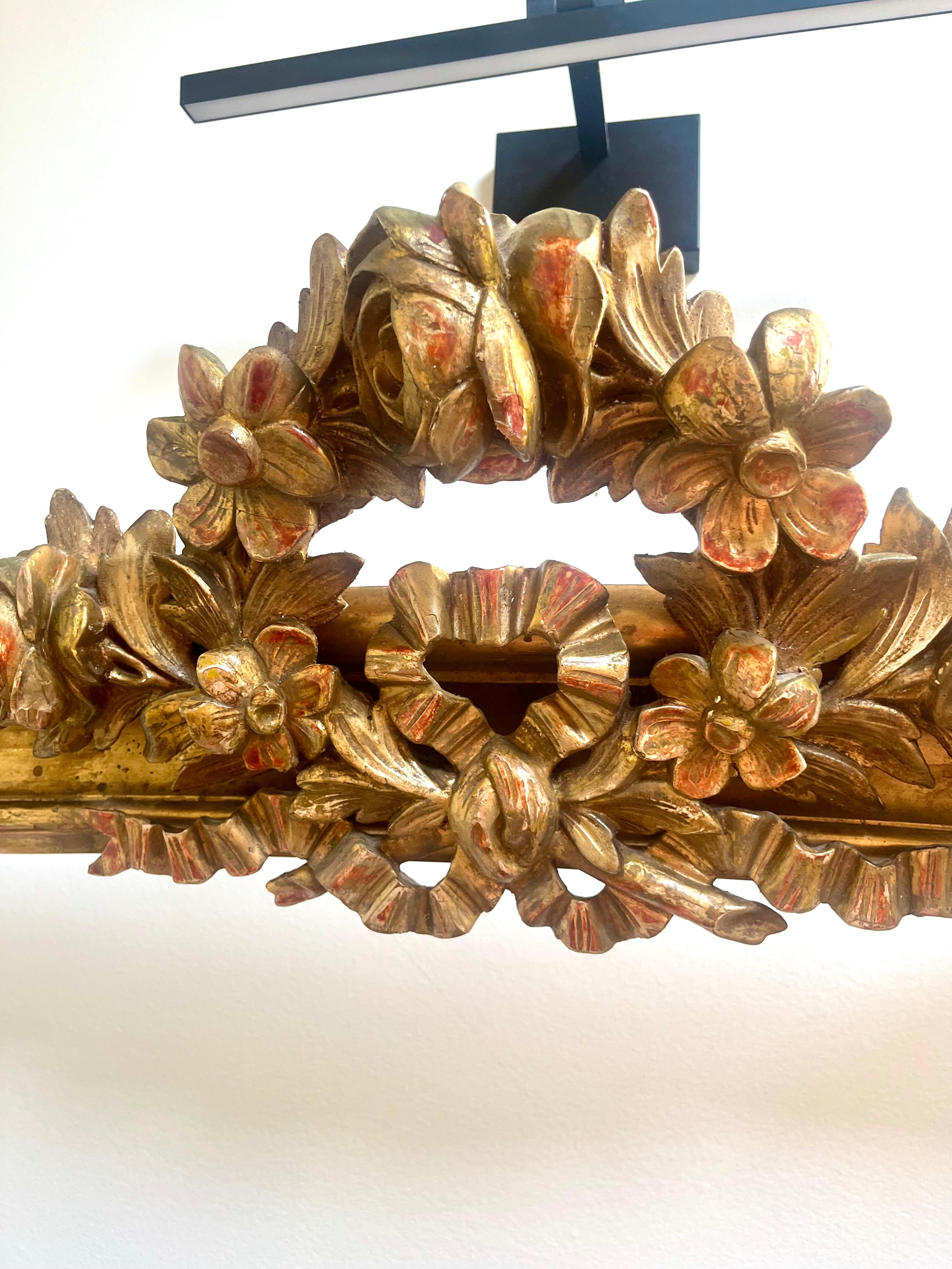 Architektonisches Element aus Giltwood im Louis XVI-Stil, montiert als Kranz oder Baldachin im Angebot 7