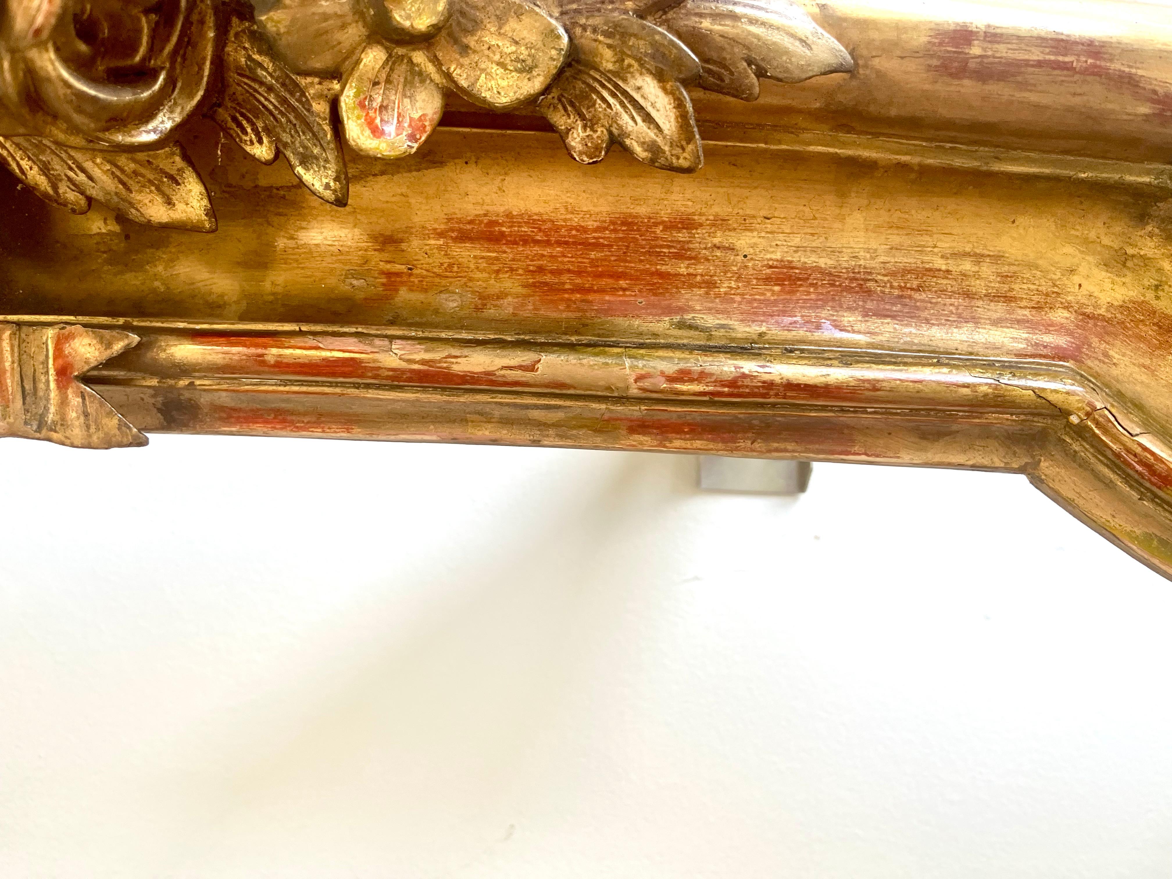 Architektonisches Element aus Giltwood im Louis XVI-Stil, montiert als Kranz oder Baldachin (Vergoldetes Holz) im Angebot