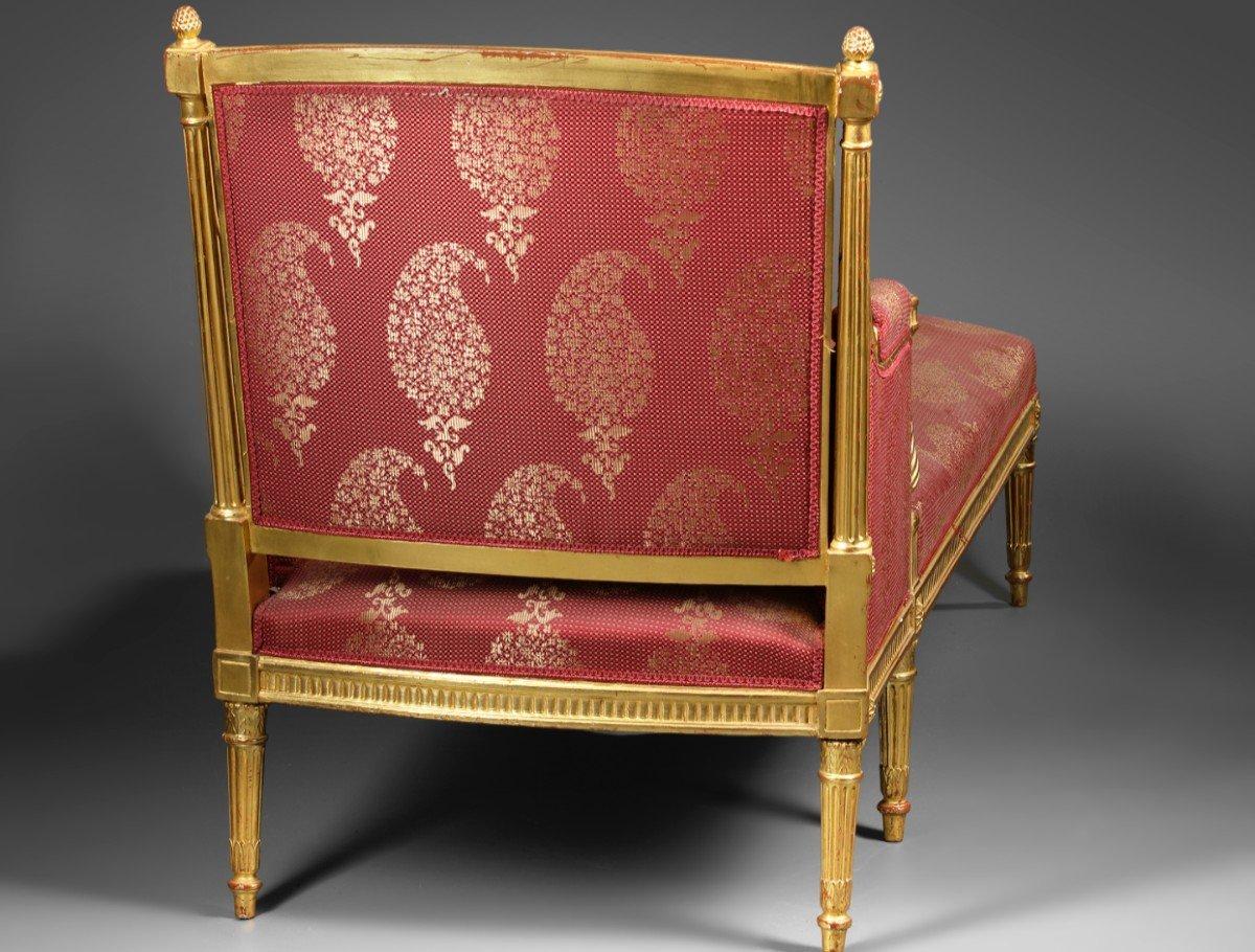 Louis XVI style giltwood chaise longue
Very nice execution of carved wood and gilded with gold leaf
Covered with a pink fabric
In very good condition
Napoleon III Period, LATE 19TH CENTURY
Measures: Width : 150 cm
Height : 99 cm
Depth : 59