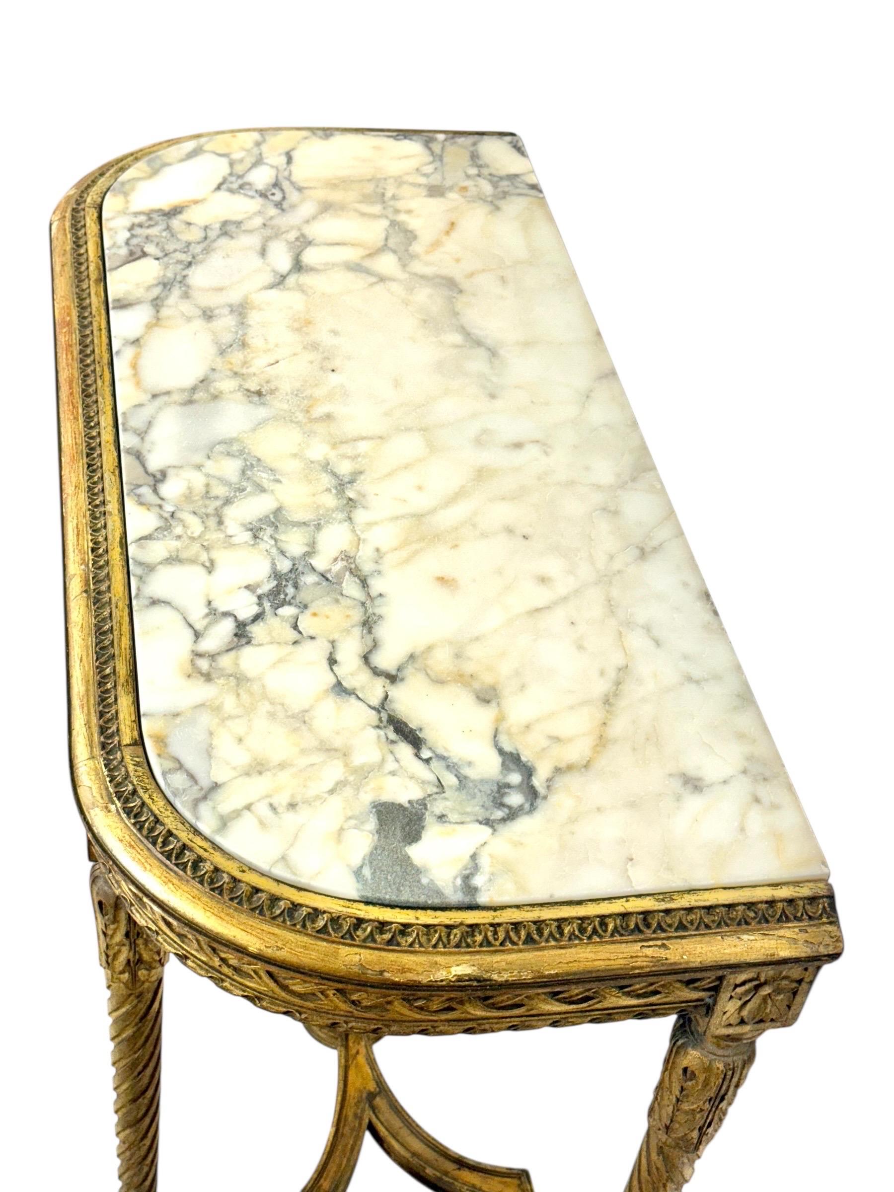 Konsole aus Giltwood im Louis-XVI-Stil mit Marmorplatte, 19. Jahrhundert (Vergoldet) im Angebot