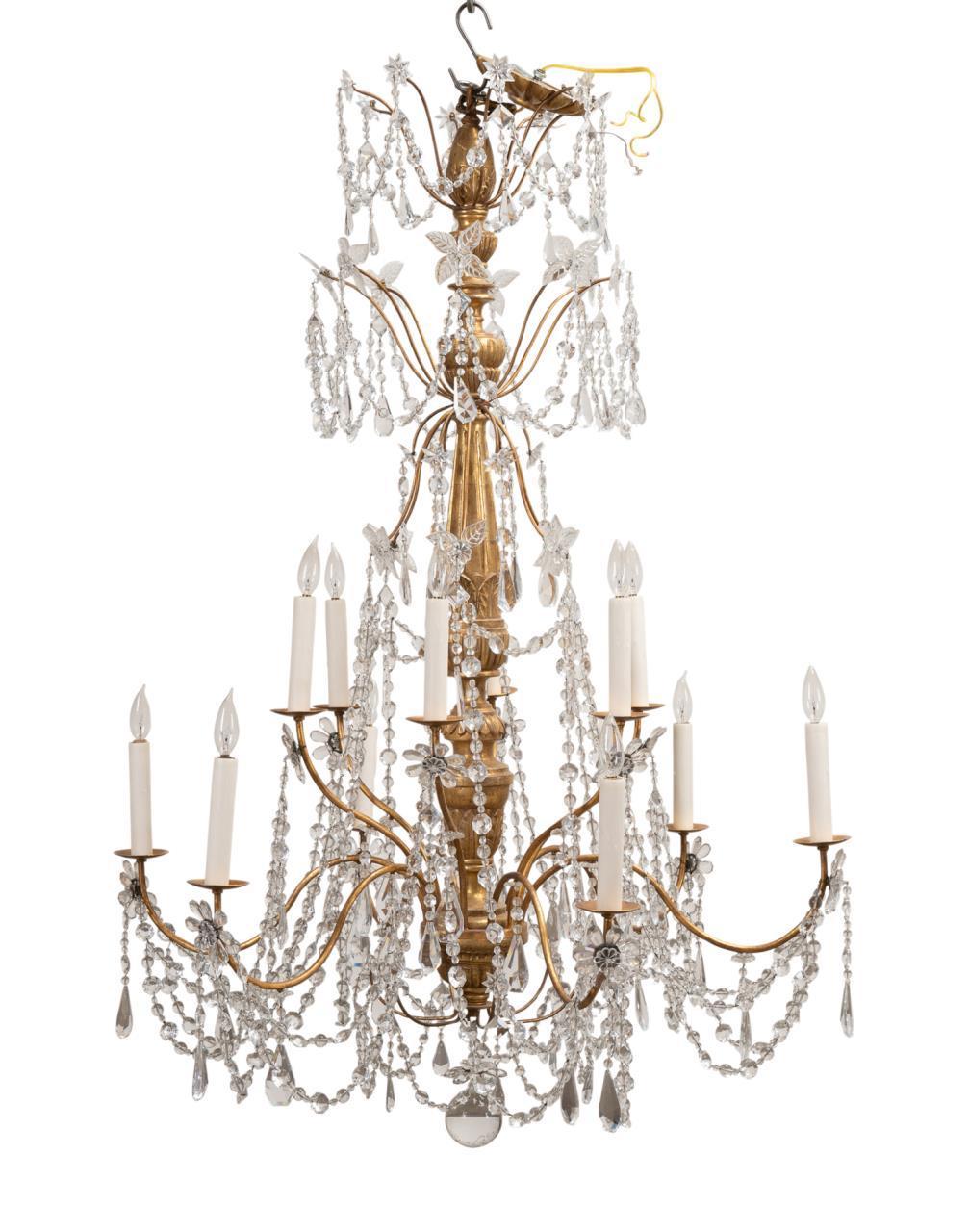 Fin du 20e siècle Lustre en bois doré et cristal de style Louis XVI en vente