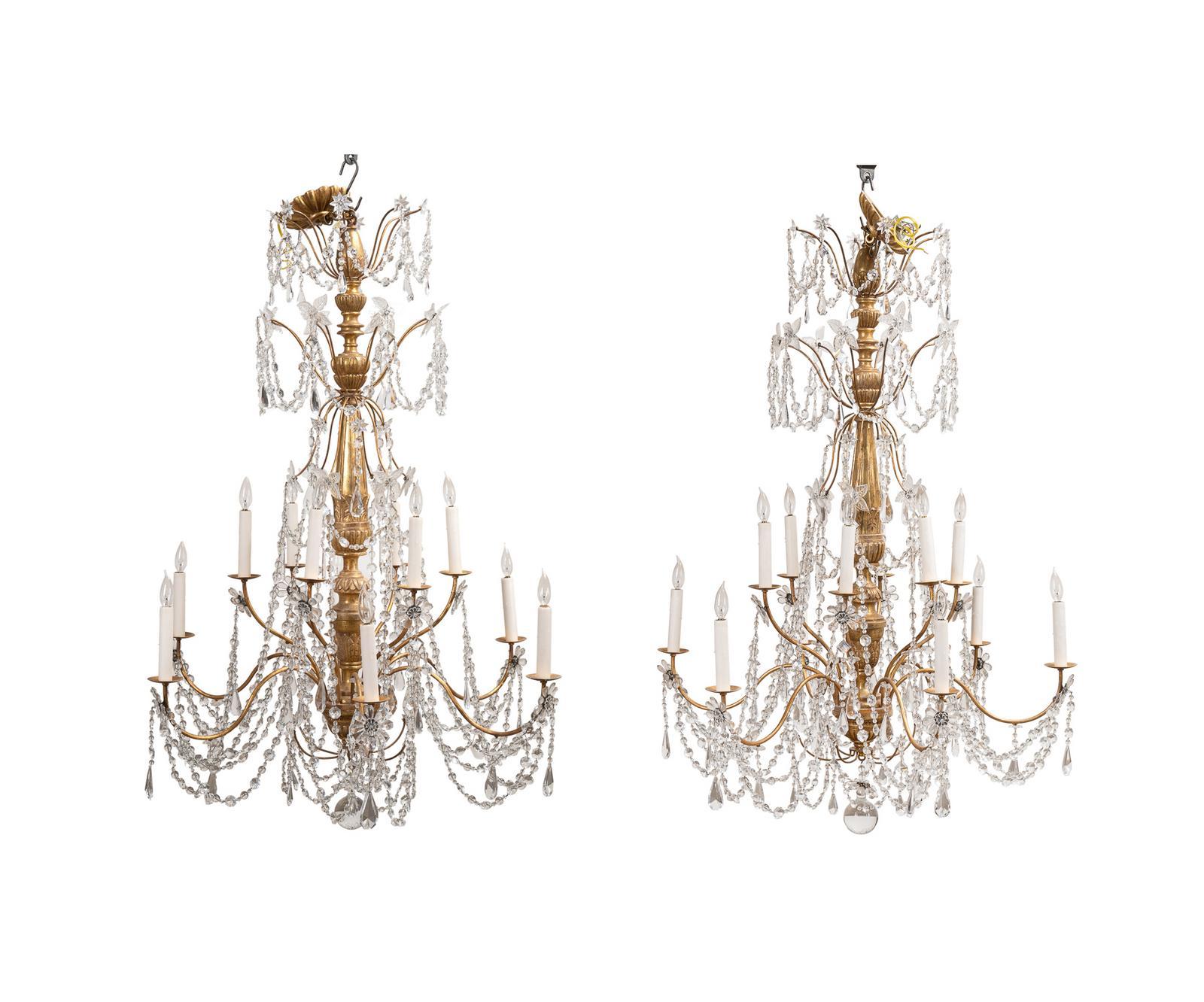 Cristal Lustre en bois doré et cristal de style Louis XVI en vente