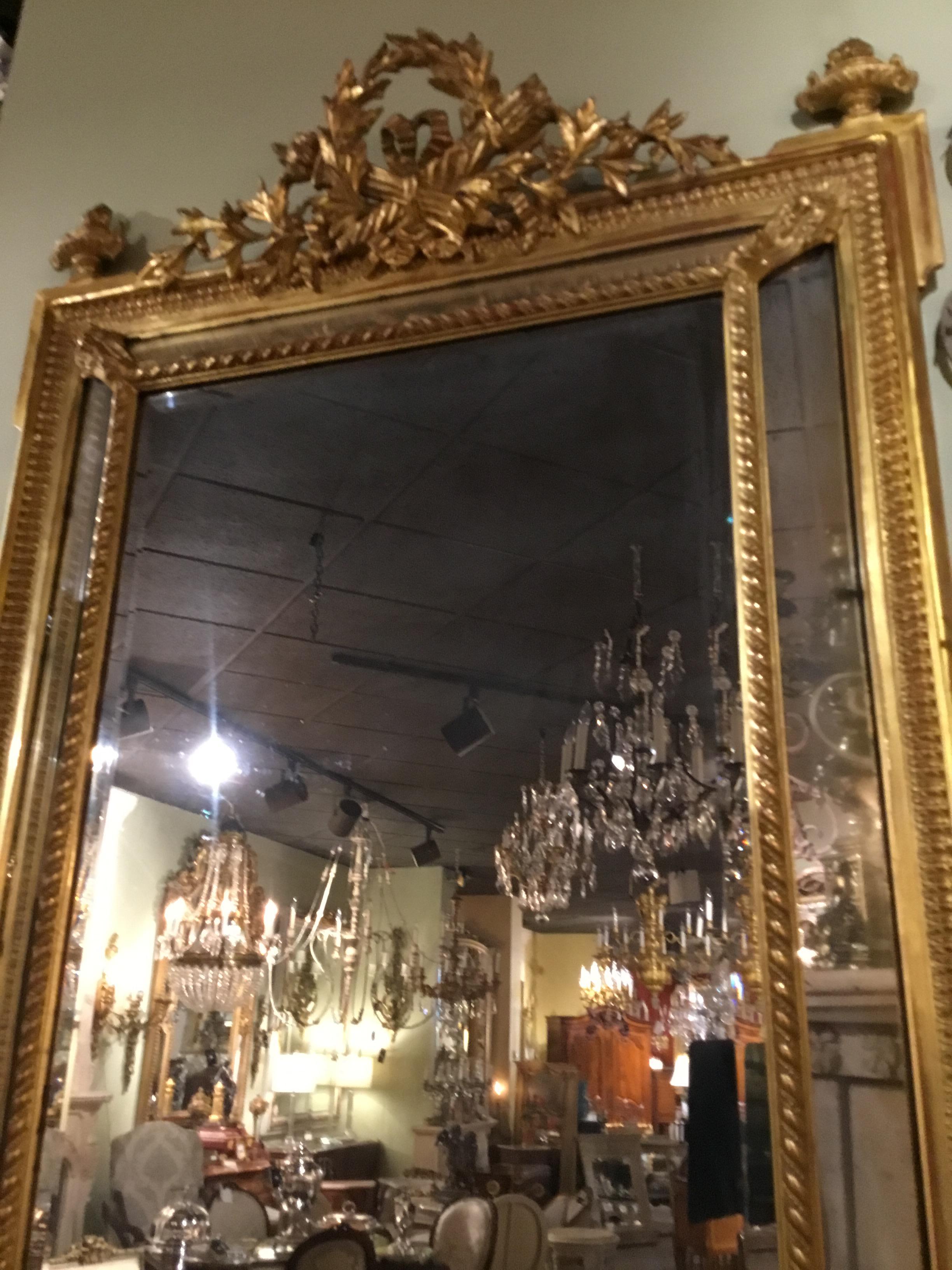 Bois doré Miroir à coussin en bois doré de style Louis XVI, 19e siècle en vente