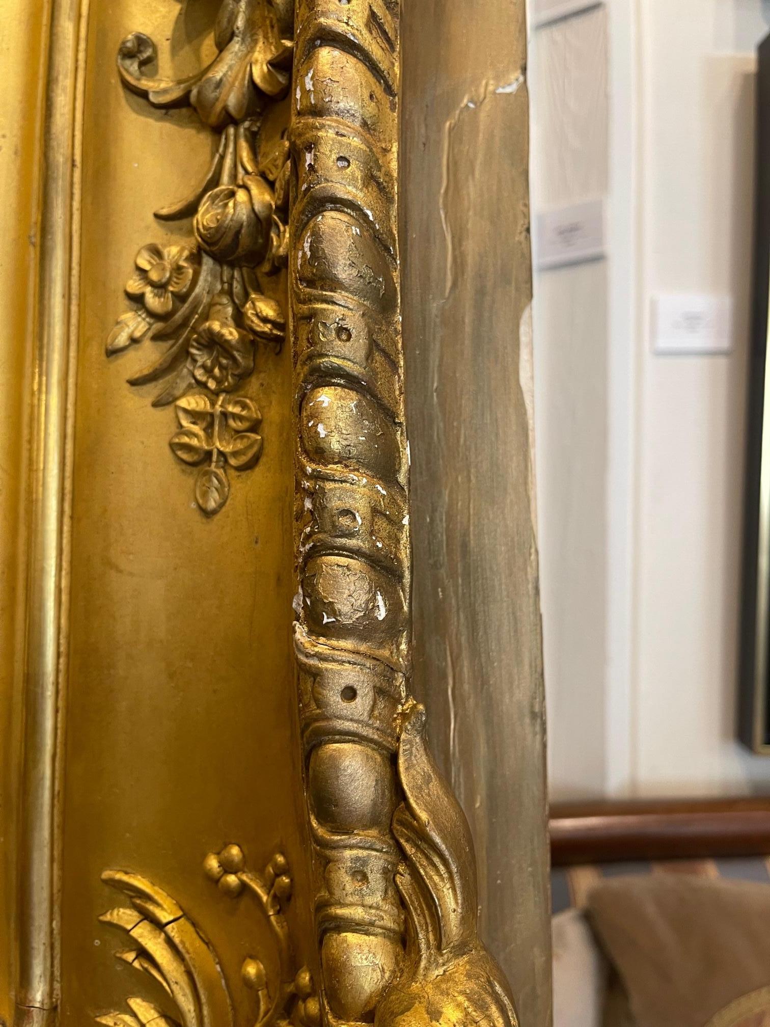 Vergoldeter Holzrahmen im Louis-XVI-Stil mit dekorativem geschnitztem Design, frühes 20. Jahrhundert im Angebot 4