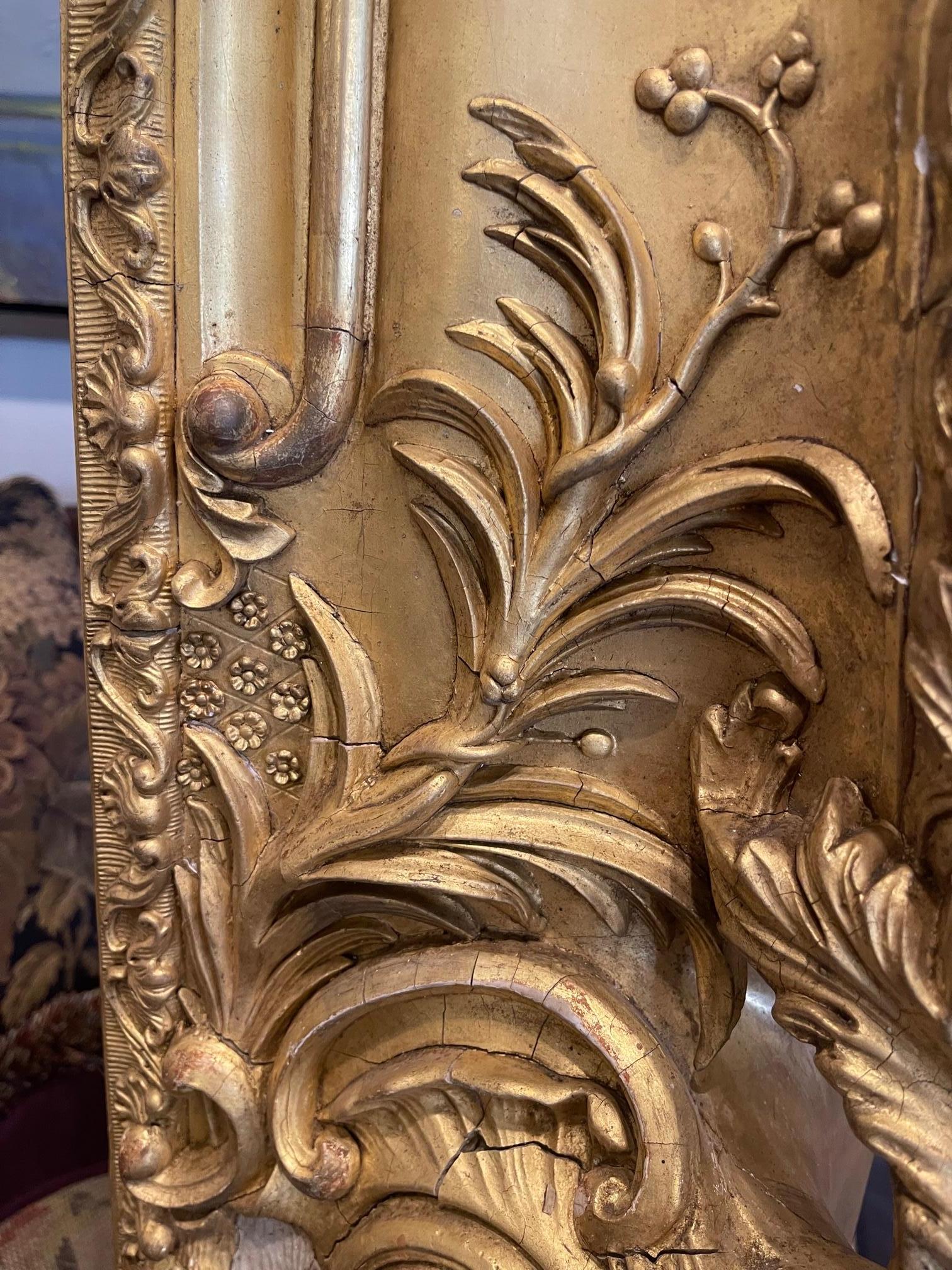 Vergoldeter Holzrahmen im Louis-XVI-Stil mit dekorativem geschnitztem Design, frühes 20. Jahrhundert im Angebot 2
