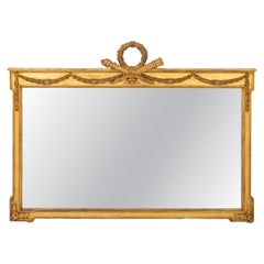 Miroir encadré en bois doré de style Louis XVI