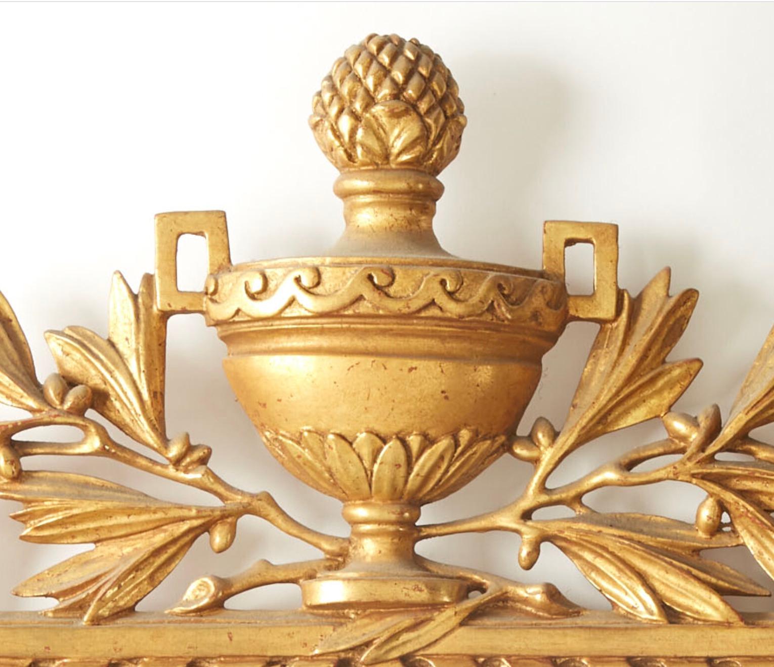 Style Louis XVI  Miroir suspendu de cheminée Giltwood en vente 1