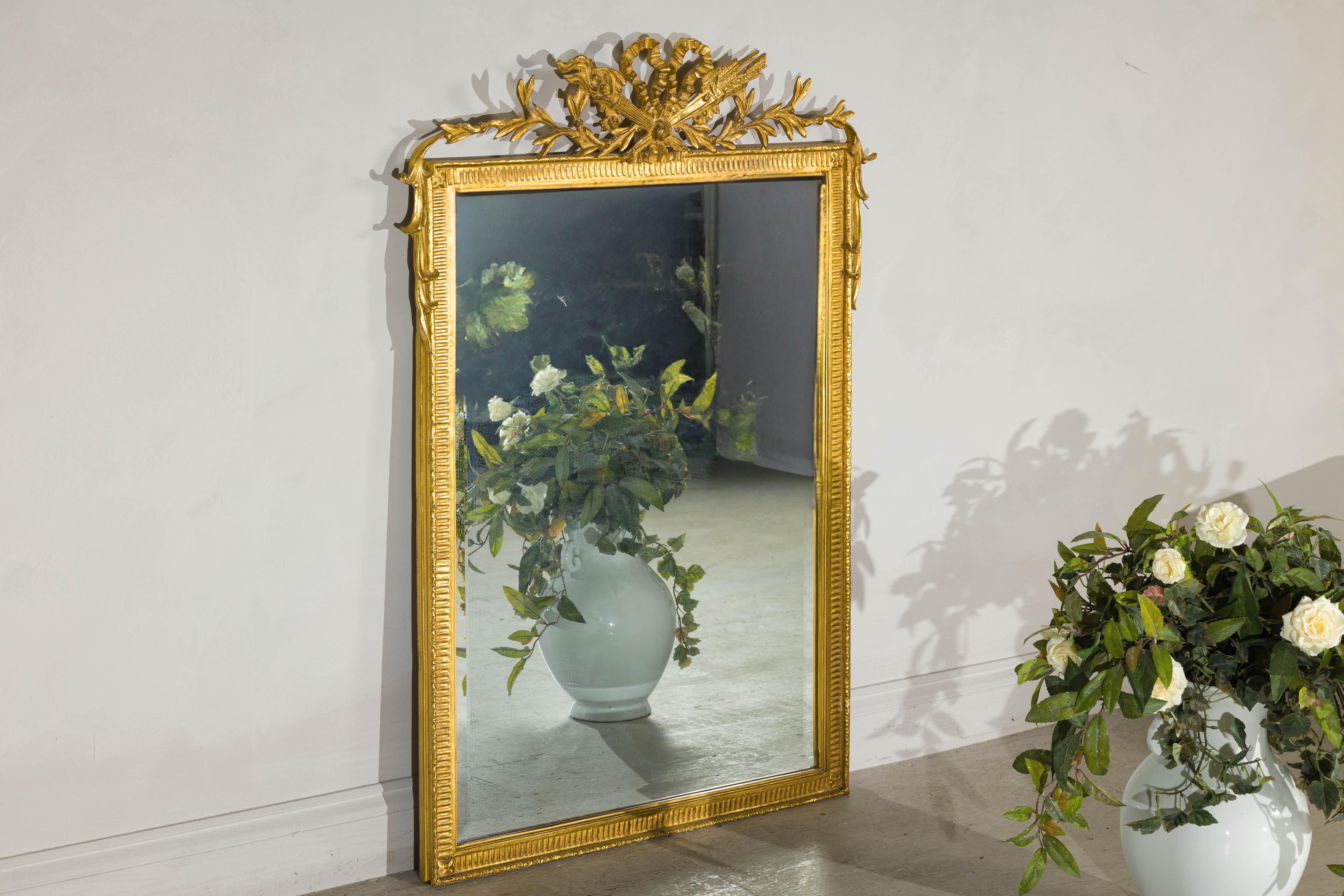 Louis XVI-Style Giltwood Mirror with Allegorical Crest of Triumph and Virtue For Sale 3