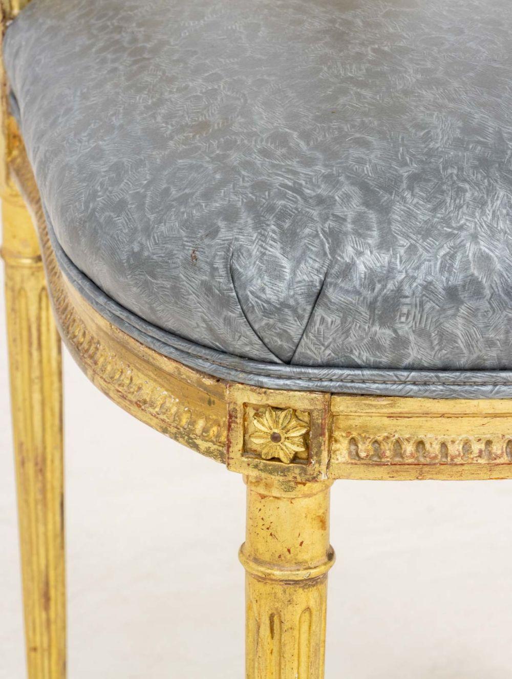 Tissu d'ameublement Chaise d'appoint en bois doré de style Louis XVI, vers 1900 en vente