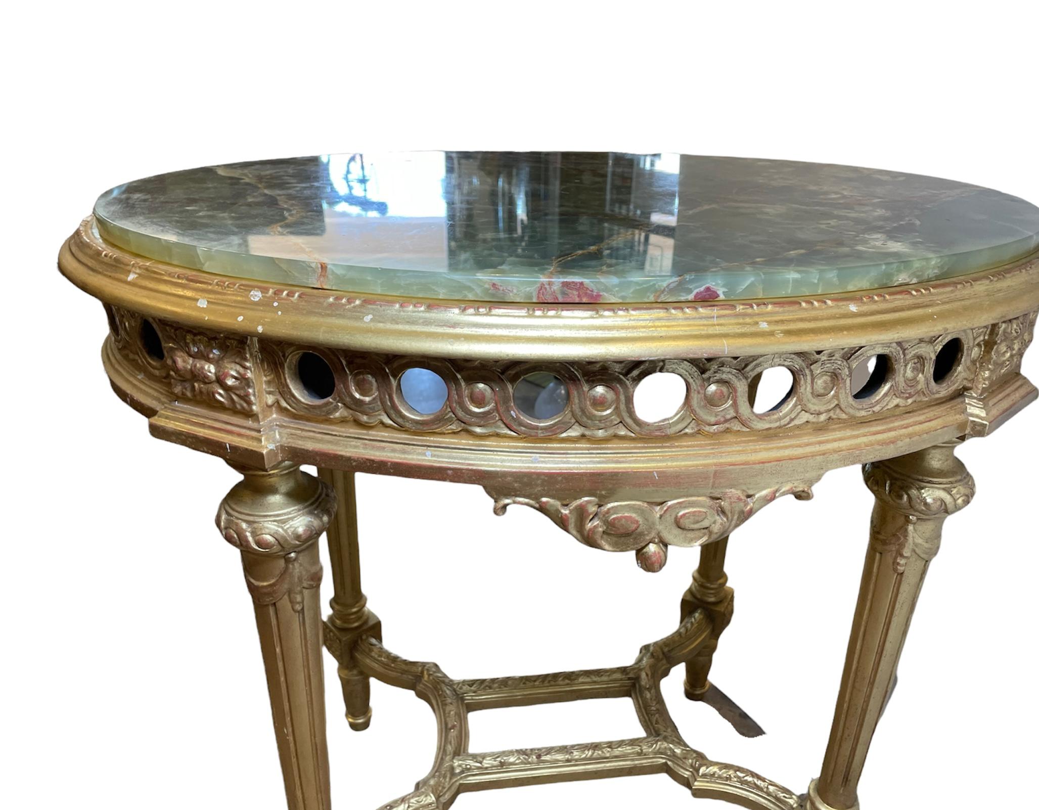 Louis XVI Style Green Onyx Top Gilded Wood Center Table In Good Condition For Sale In Guaynabo, PR