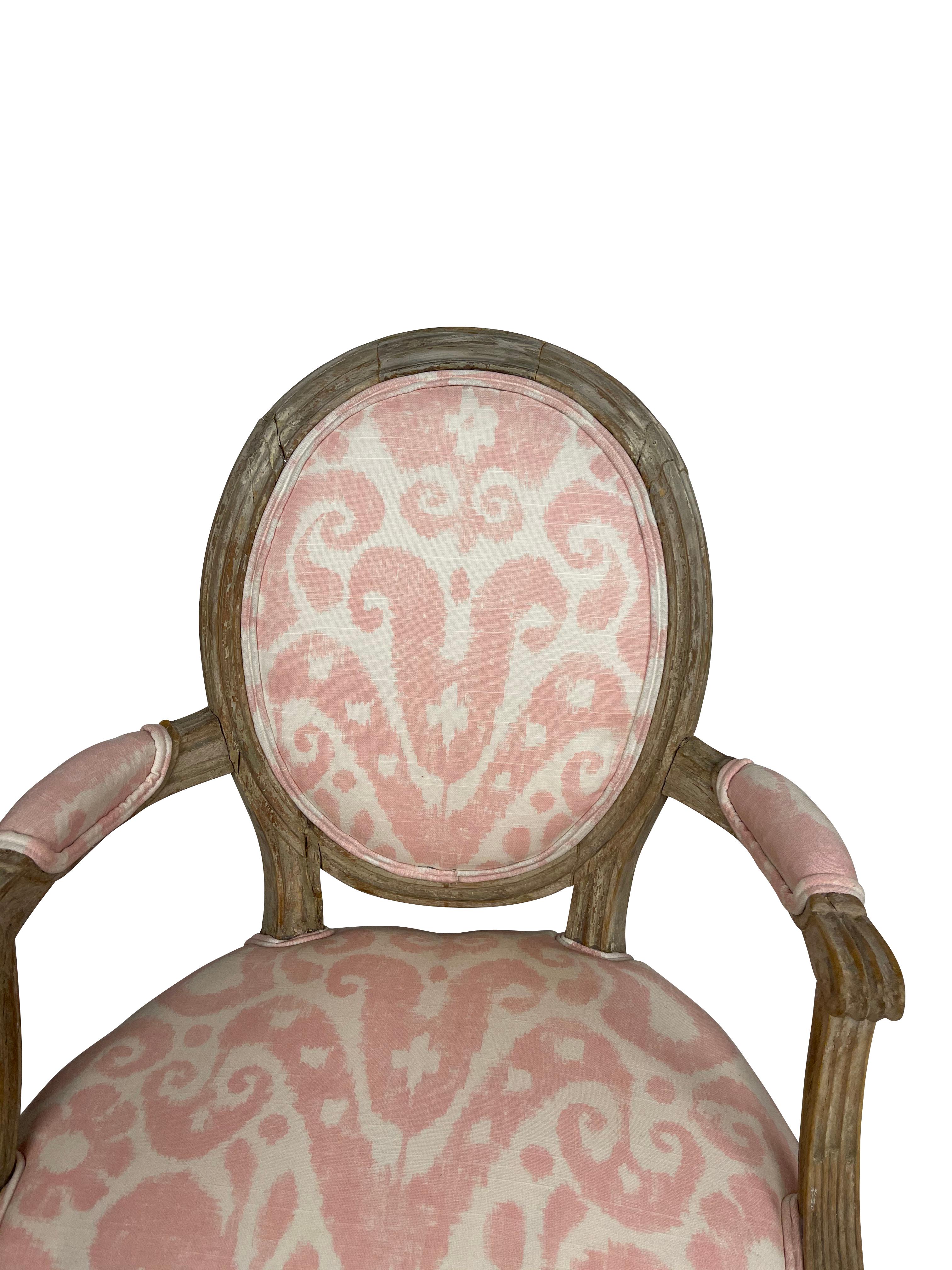 Carved Louis XVI Style Grey Painted Armchairs in Pink and White Ikat Upholstery For Sale