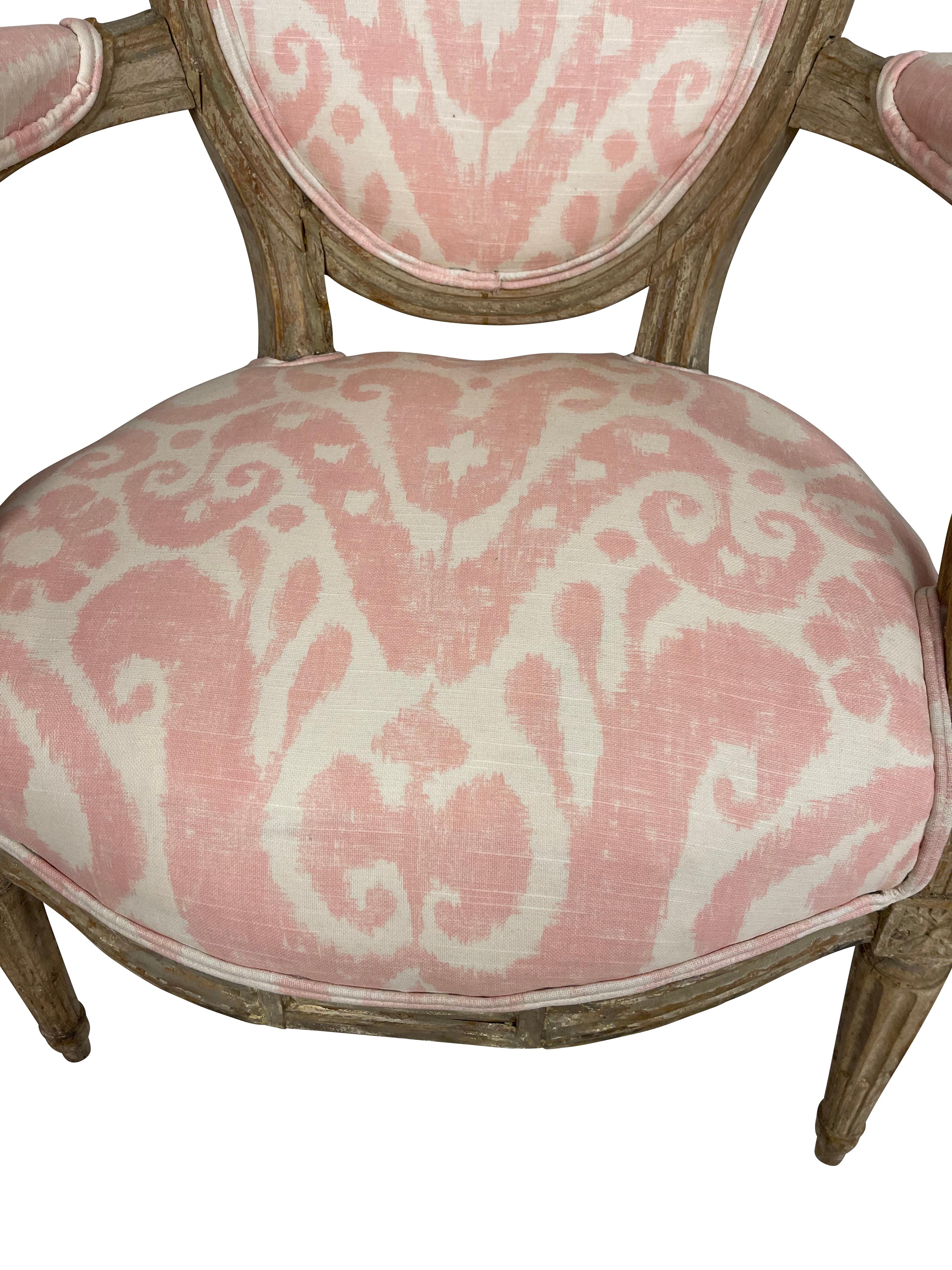 Louis XVI Style Grey Painted Armchairs in Pink and White Ikat Upholstery In Good Condition For Sale In Essex, MA