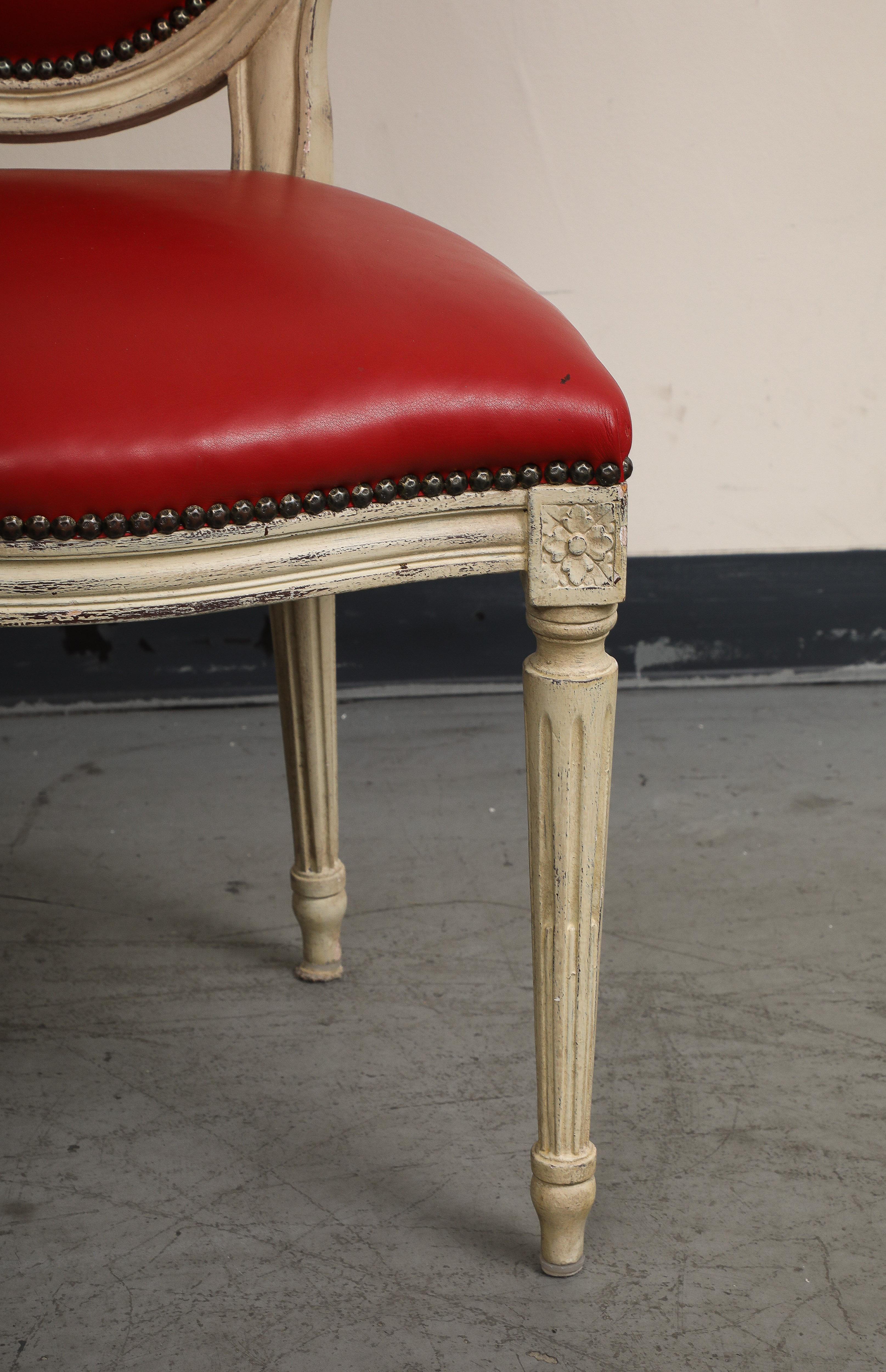 Grisaille-Stühle im Louis-XVI.-Stil mit rotem Leder von Baker, Gruppe von 14 Stühlen im Angebot 12