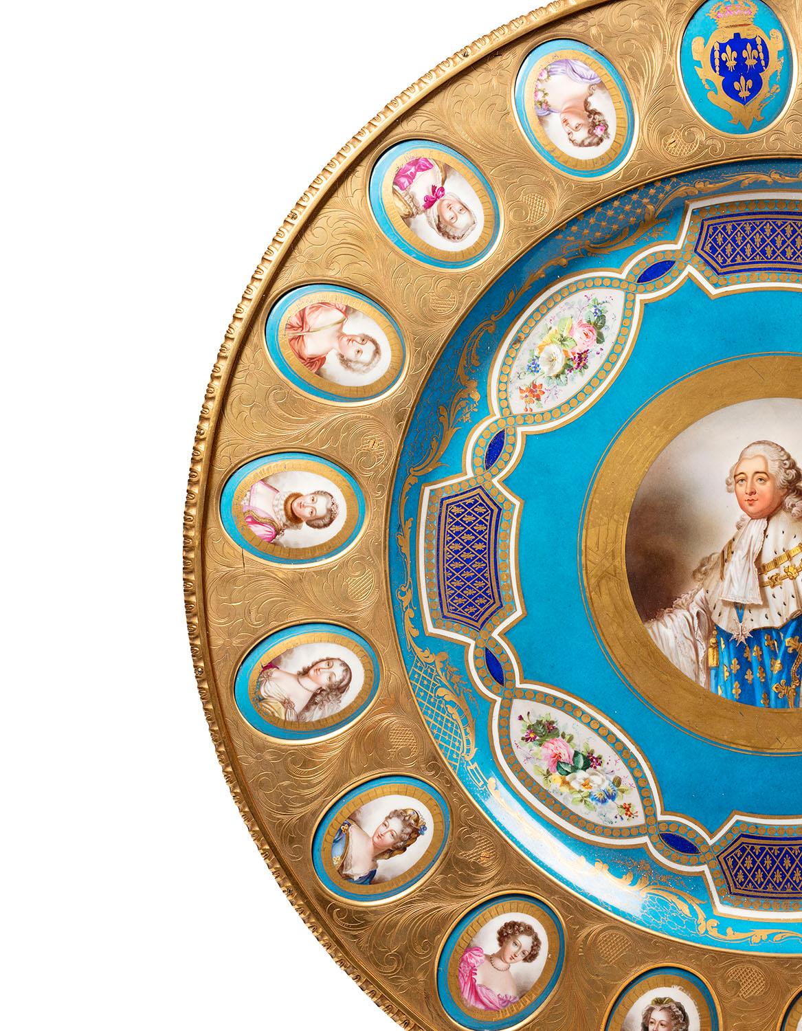 Doré Guéridon de style Louis XVI avec plaques en porcelaine de Sèvres en vente