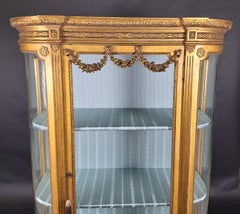 Vetrina a mezza luna in stile Luigi XVI in Wood dorato
