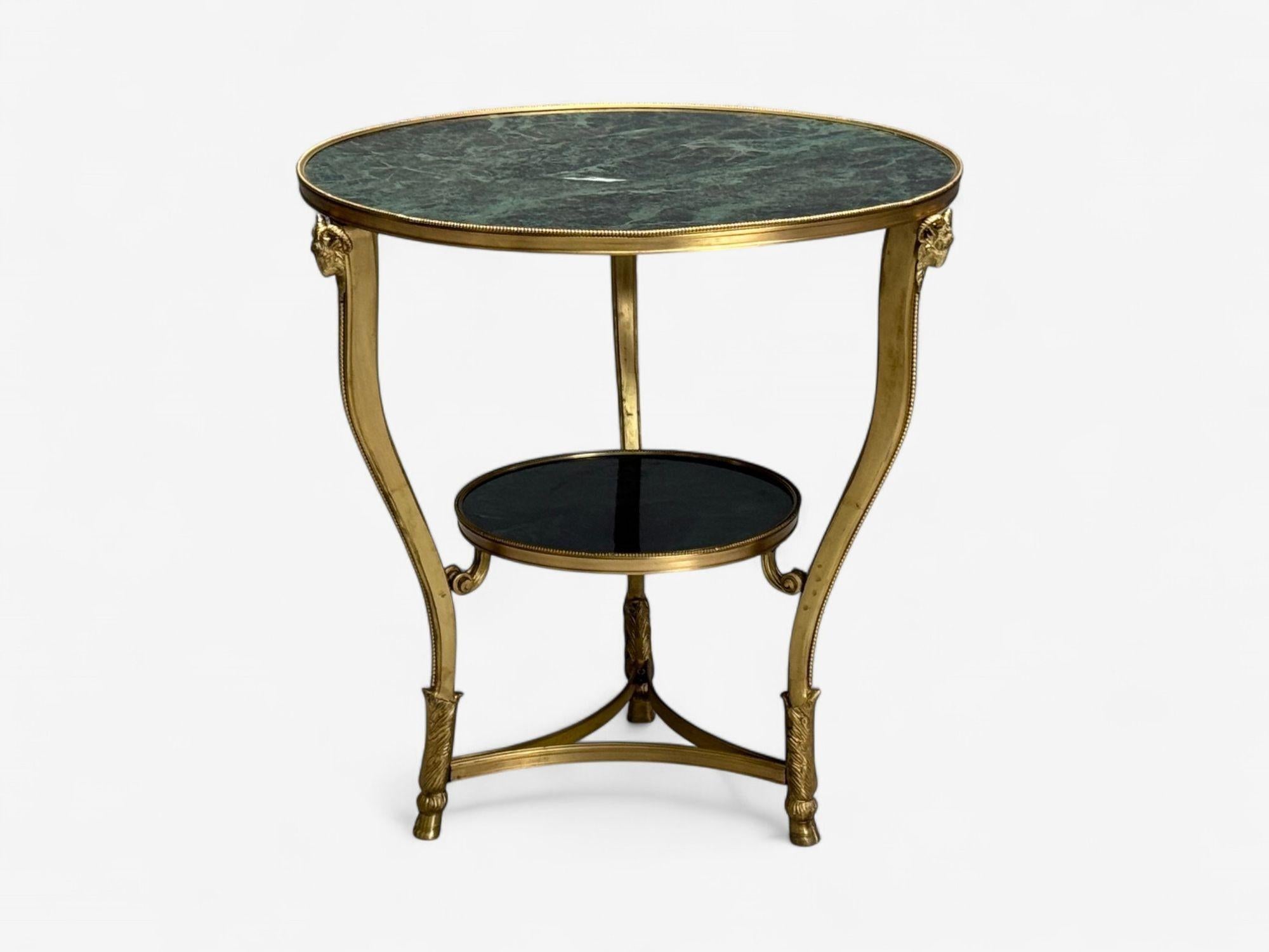 Style Louis XVI Hollywood Regency, bronze, marbre vert, Gueridons, 20e siècle Bon état - En vente à Manhasset, NY