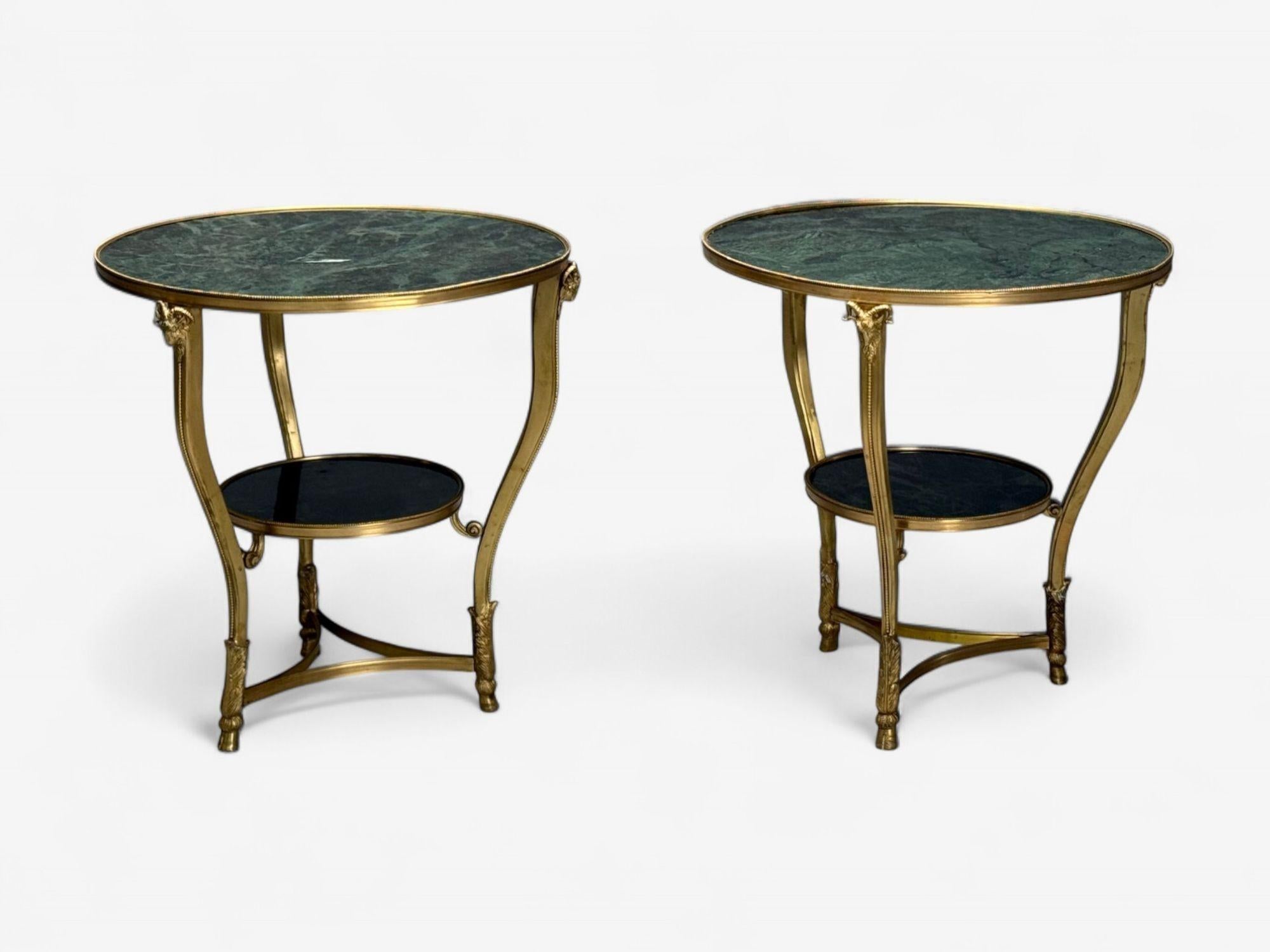 Milieu du XXe siècle Style Louis XVI Hollywood Regency, bronze, marbre vert, Gueridons, 20e siècle en vente
