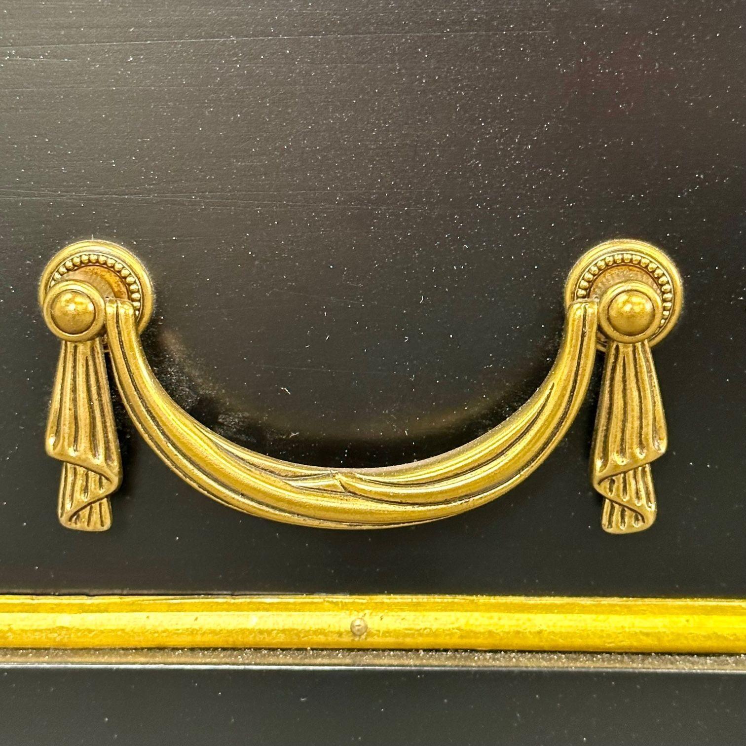 Kommoden im Stil Louis XVI., Hollywood Regency, Kommoden, schwarz lackiertes Holz, Bronze, Marmor im Angebot 2