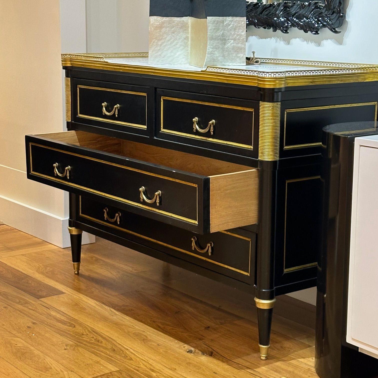 Kommoden im Stil Louis XVI., Hollywood Regency, Kommoden, schwarz lackiertes Holz, Bronze, Marmor im Angebot 4