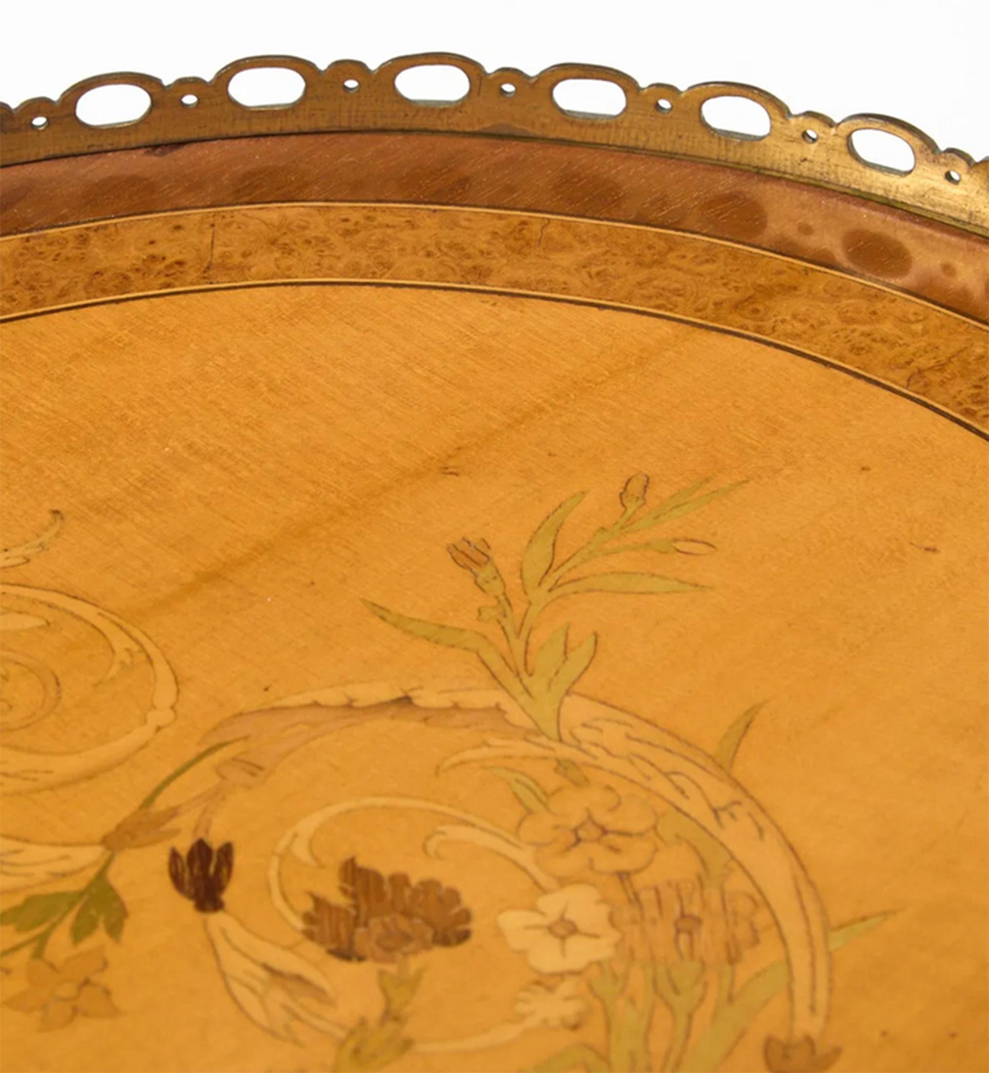 Moulage Table à rognons en marqueterie de bois satiné de style Louis XVI en vente