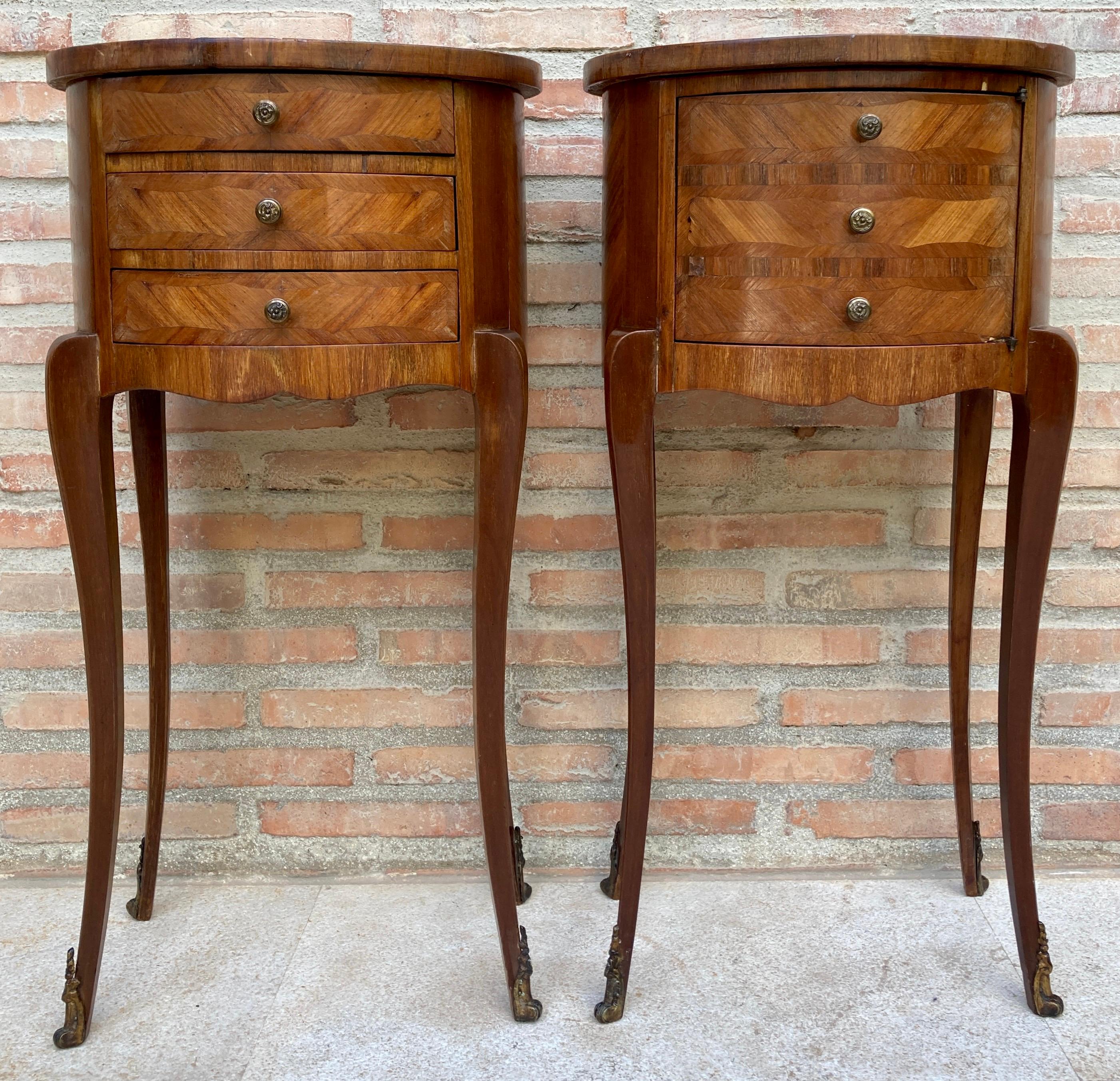 20th Century Louis XVI Style Inlaid Walnut Nightstands, France, 1920s, Set Of 2 For Sale