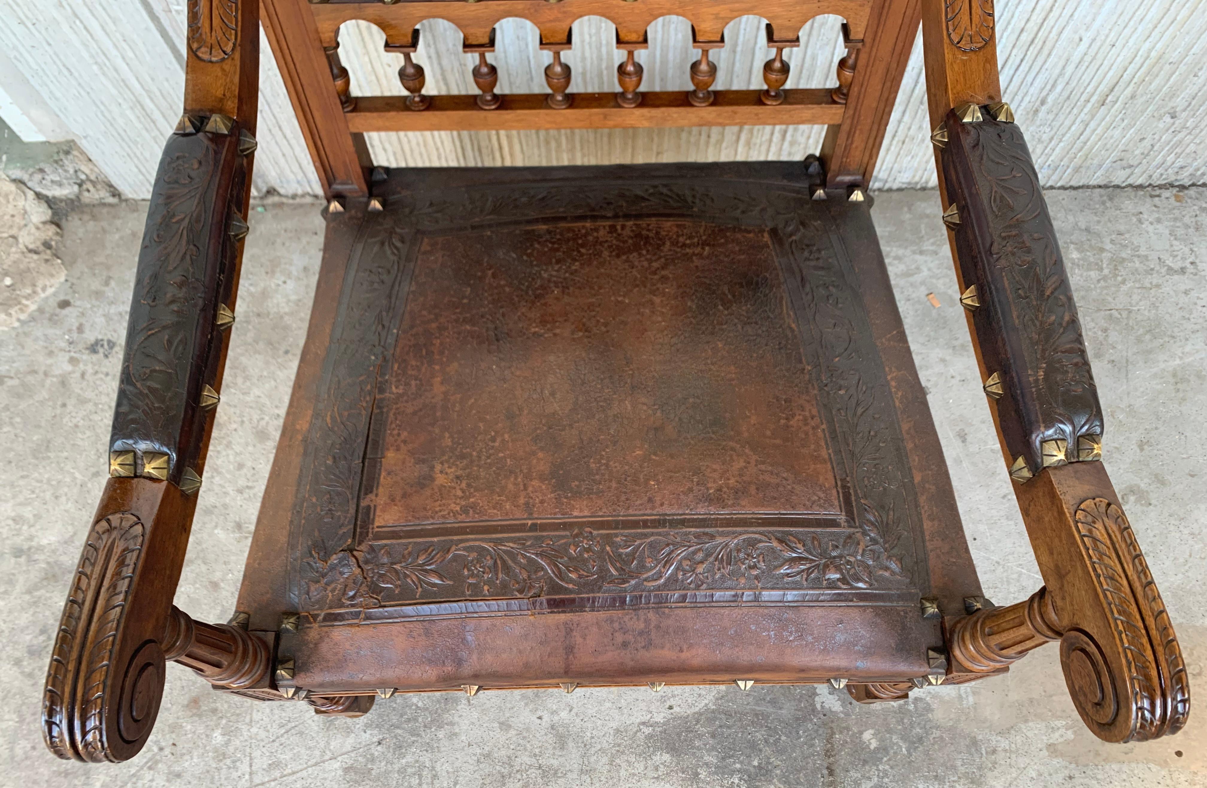 Louis XVI Style Italian Pair of Carved Walnut Armchairs, 1900s For Sale 5